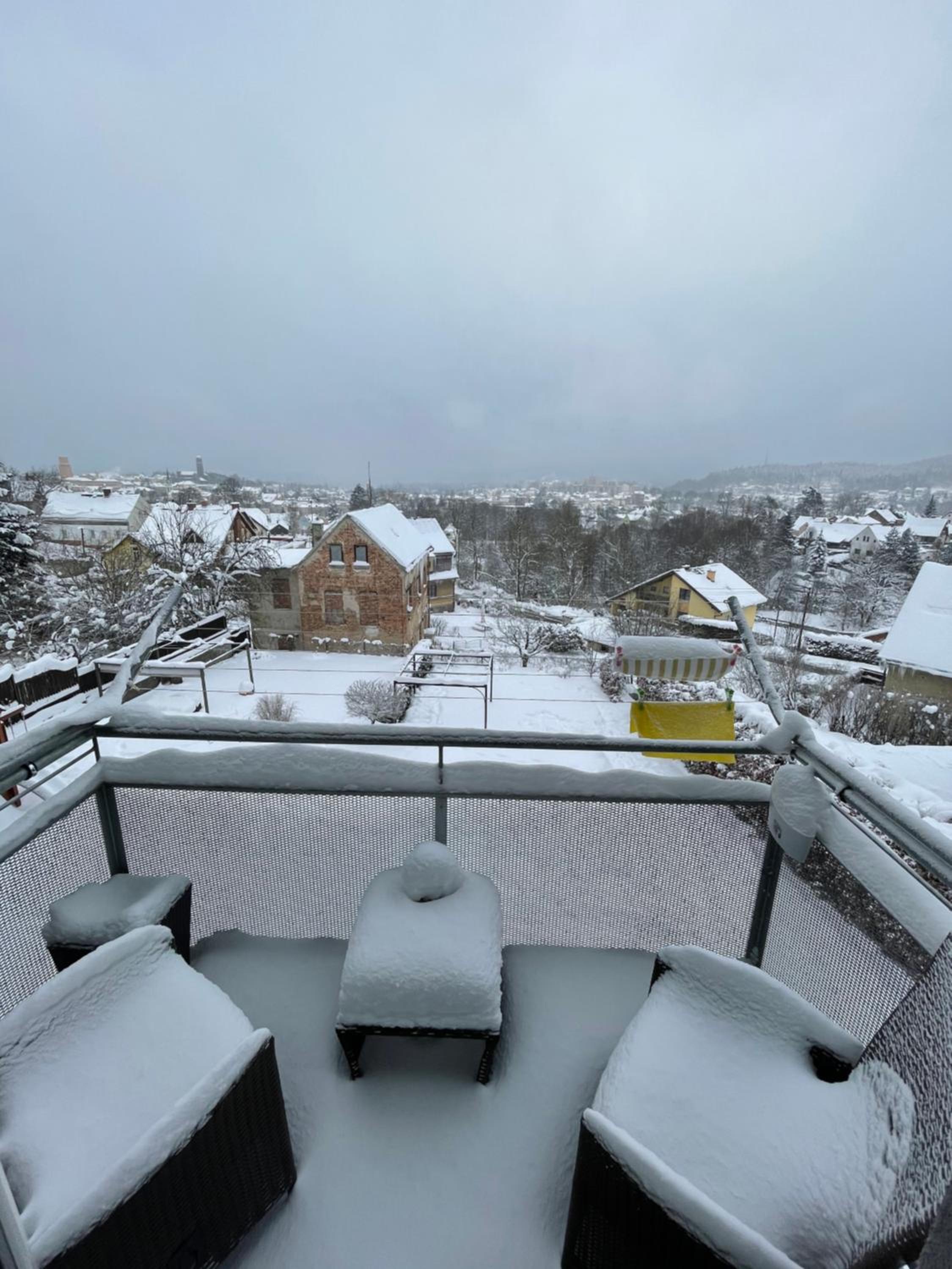 Plně vybavený krásný apartmán 1kk s balkonem, výhledem