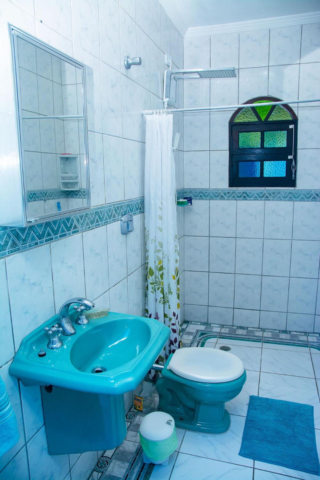 Linda casa com lazer a 500m da praia Guaratuba SP