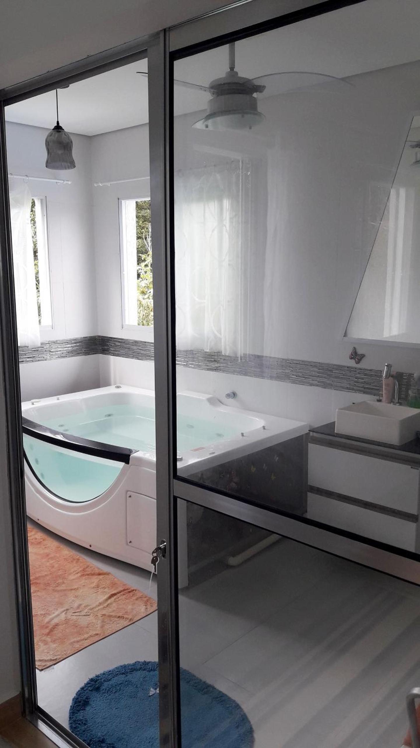 Linda casa com lazer a 500m da praia Guaratuba SP