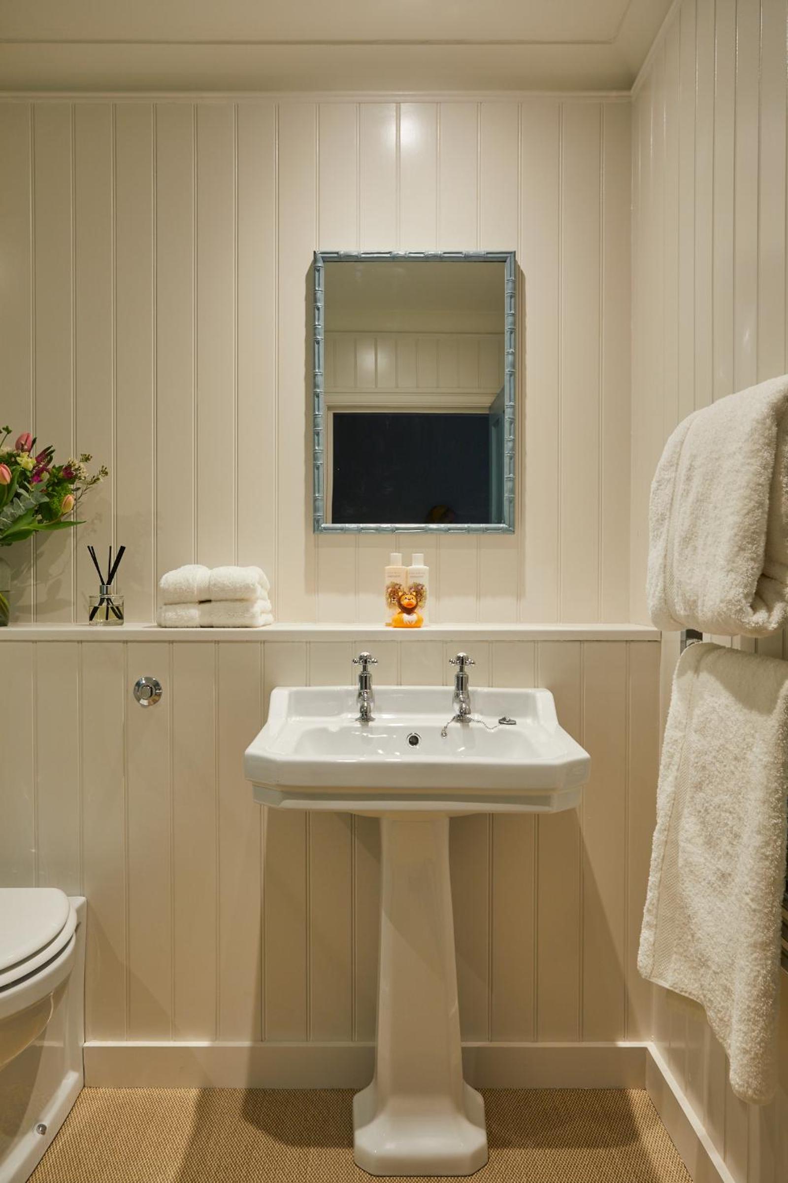 Newbury Vacations - The Retreat, Elcot Park - Property Image 19