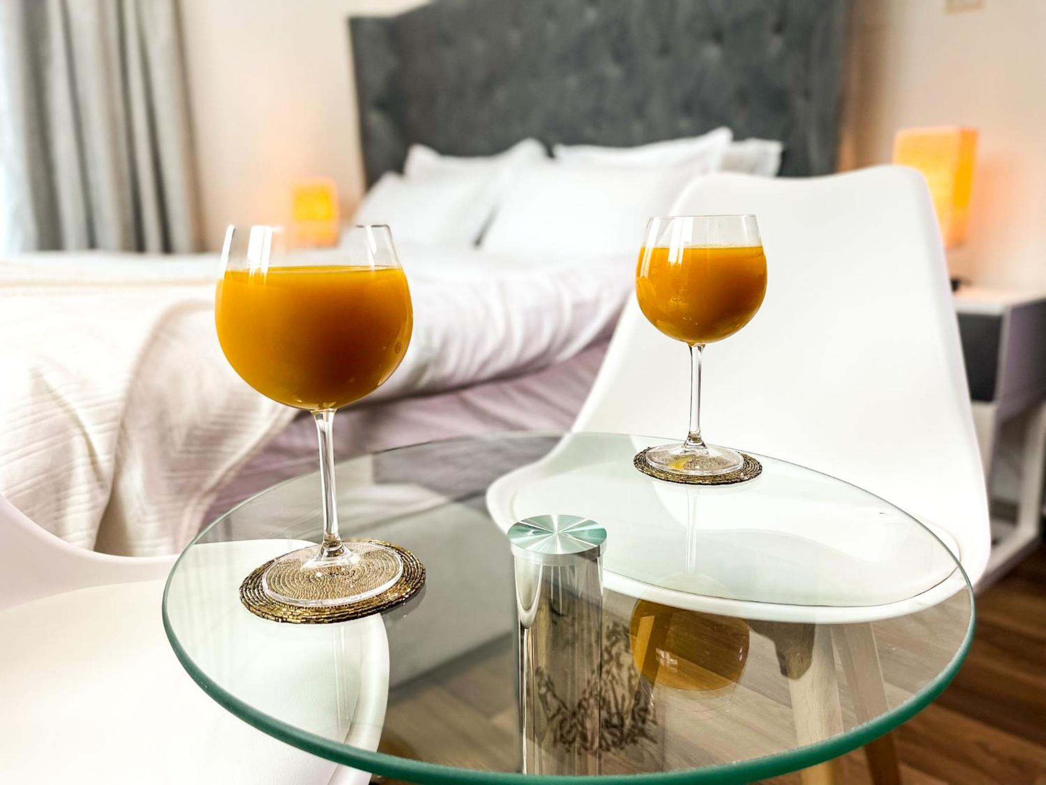 Luxury Room with Marina view close to JBR Beach and Metro with Shared Kitchen