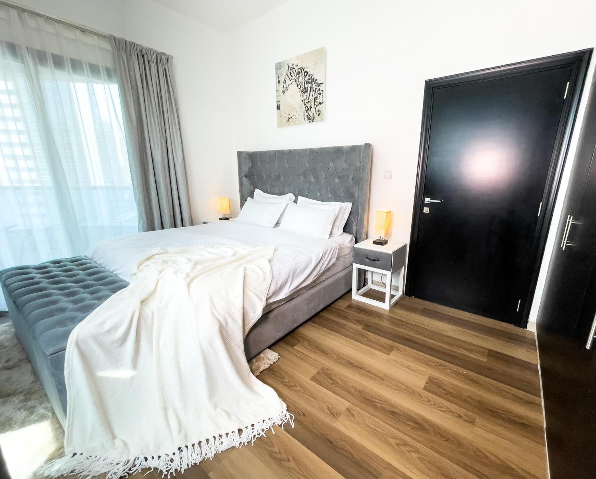 Luxury Room with Marina view close to JBR Beach and Metro with Shared Kitchen