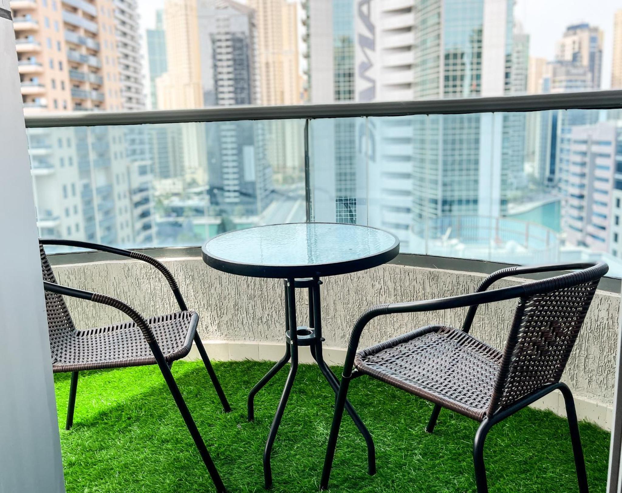 Luxury Room with Marina view close to JBR Beach and Metro with Shared Kitchen
