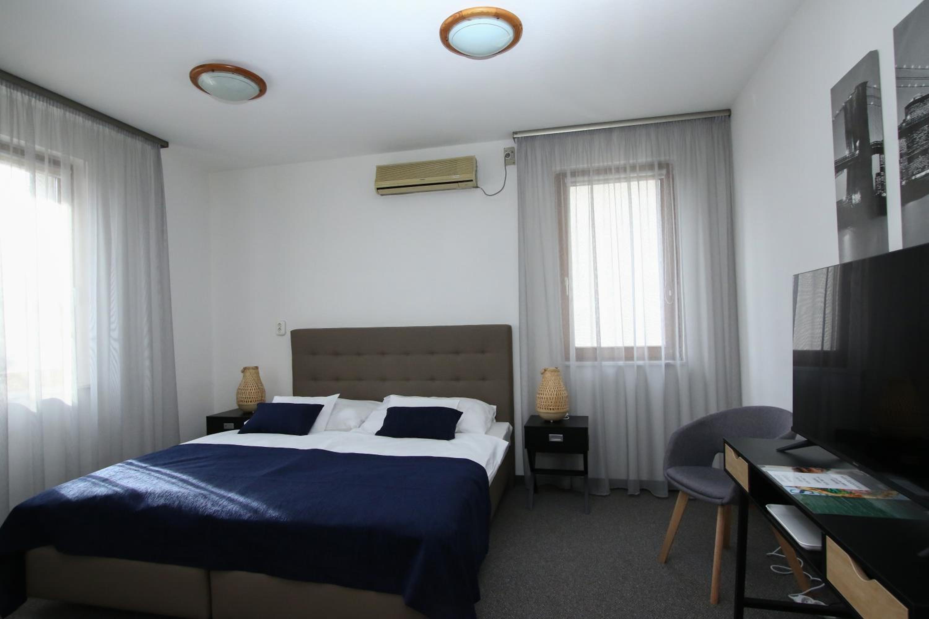 Photo 12