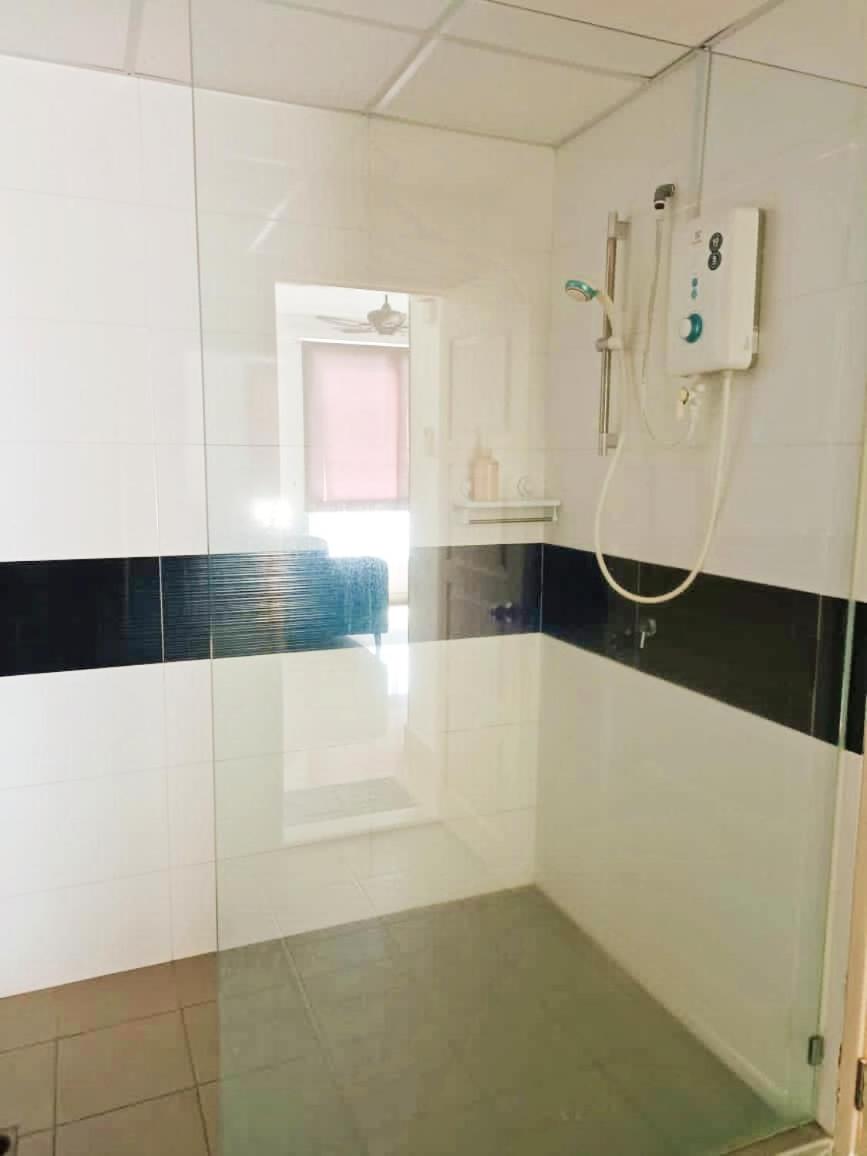 Mansion One Two Bedroom Seaview 7 Pax photo 3