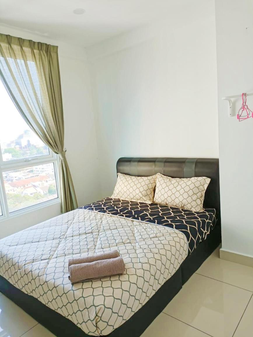 Mansion One Two Bedroom Seaview 7 Pax photo 6