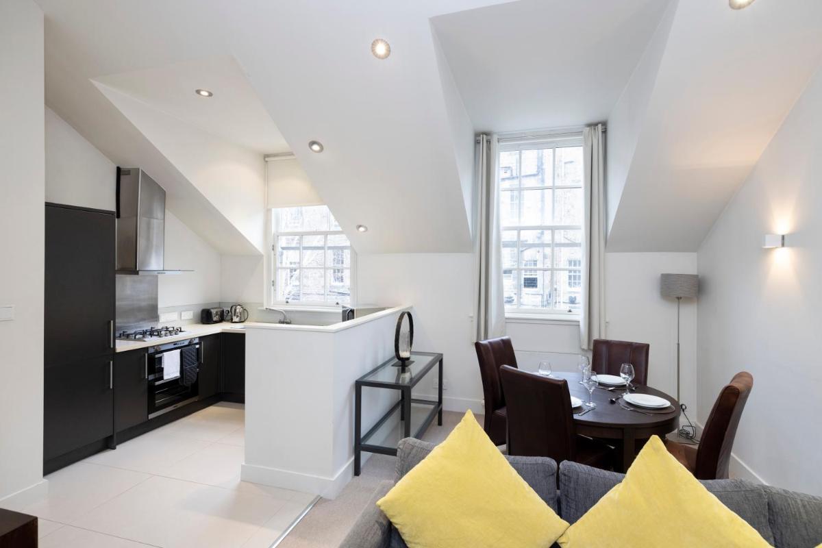 ALTIDO Contemporary and Vibrant 1BR flat near Princes Street view 4