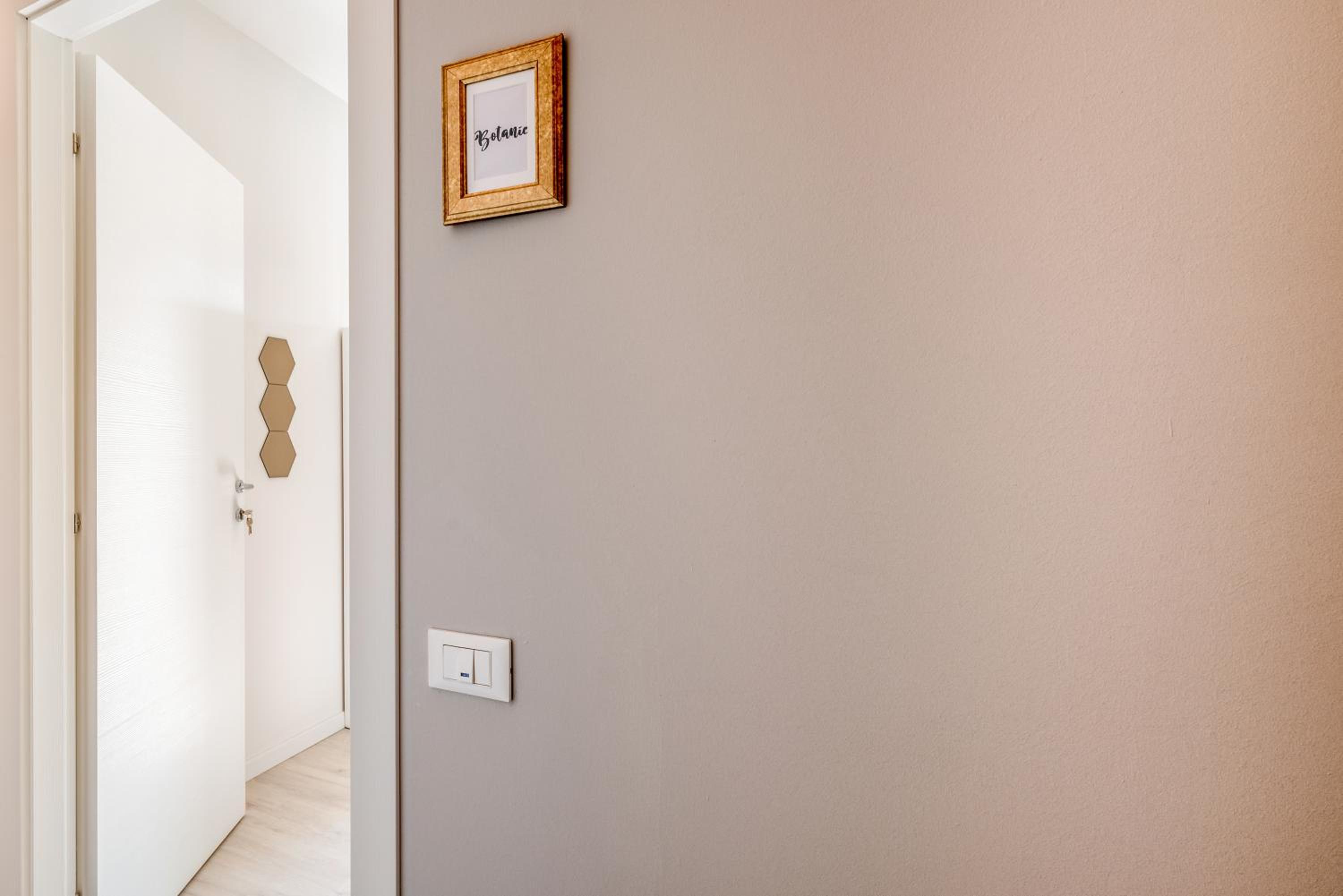 Family & Friends Rooms with shared bathroom photo 5