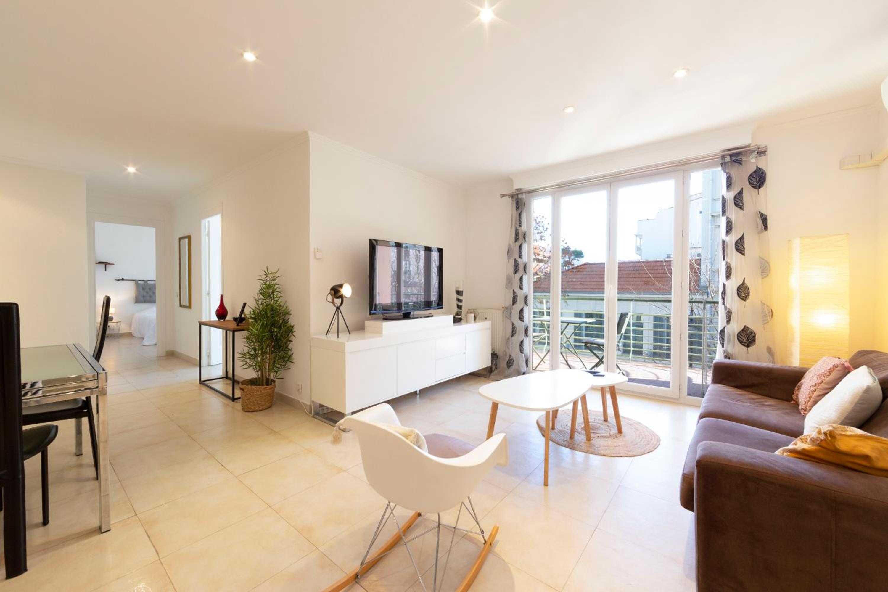 Robert Soleau bright design flat center of Antibes