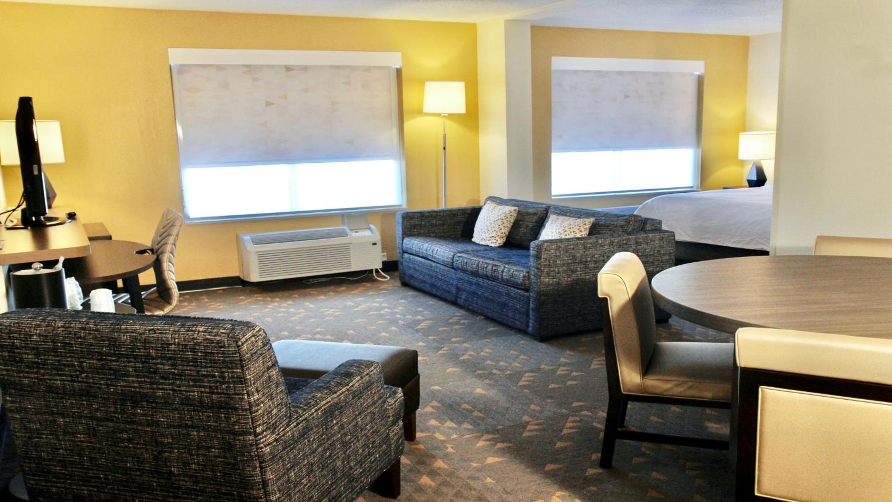 Holiday Inn Hotel Suites Overland Park-Convention Center, an IHG Hotel - Property Image 14