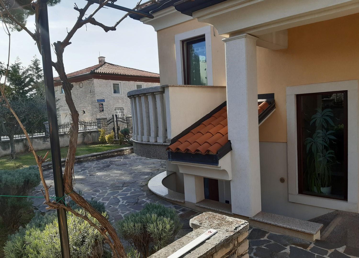 Apartments house Villa Teuta close to the sea