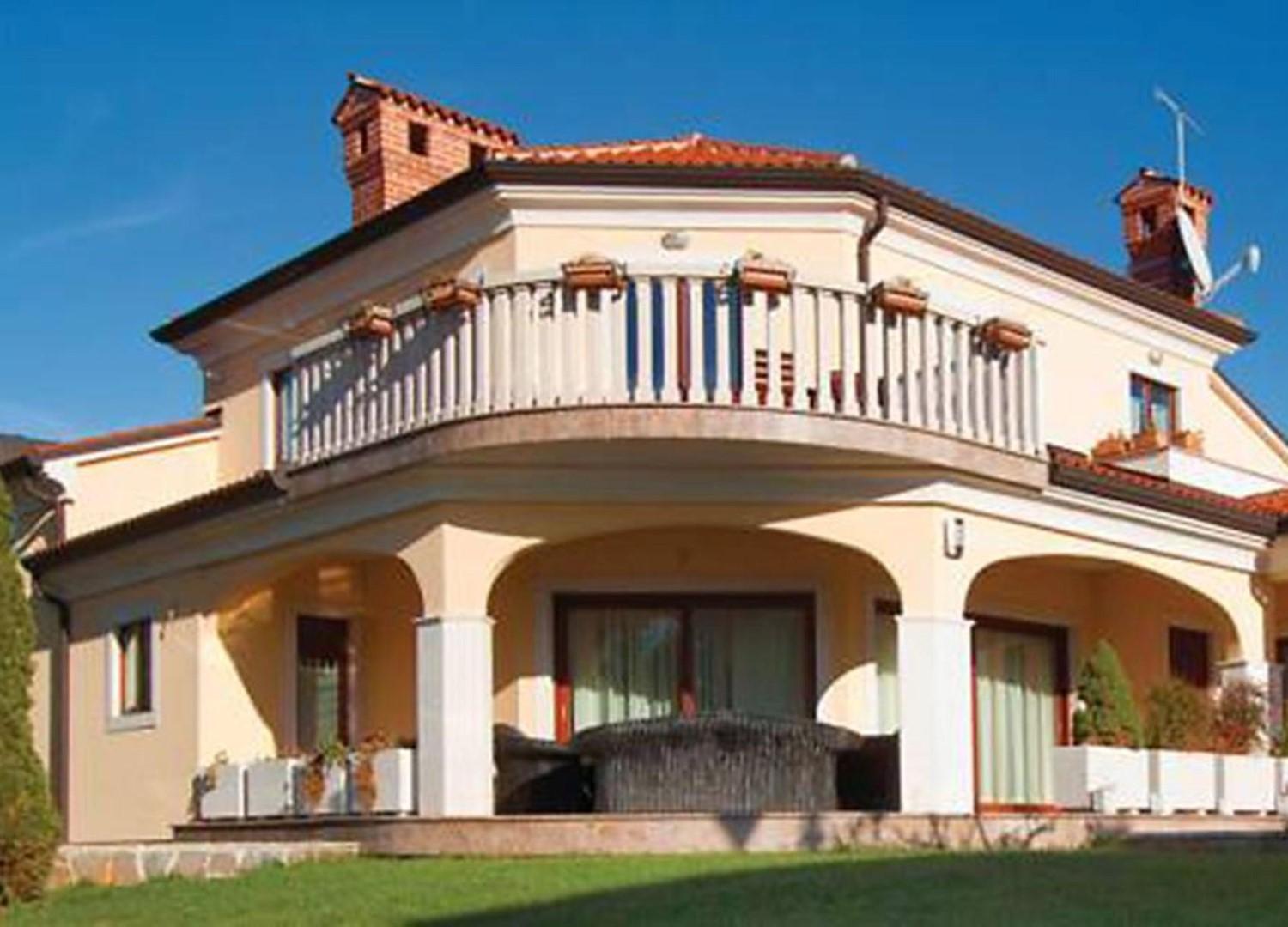 Apartments house Villa Teuta close to the sea