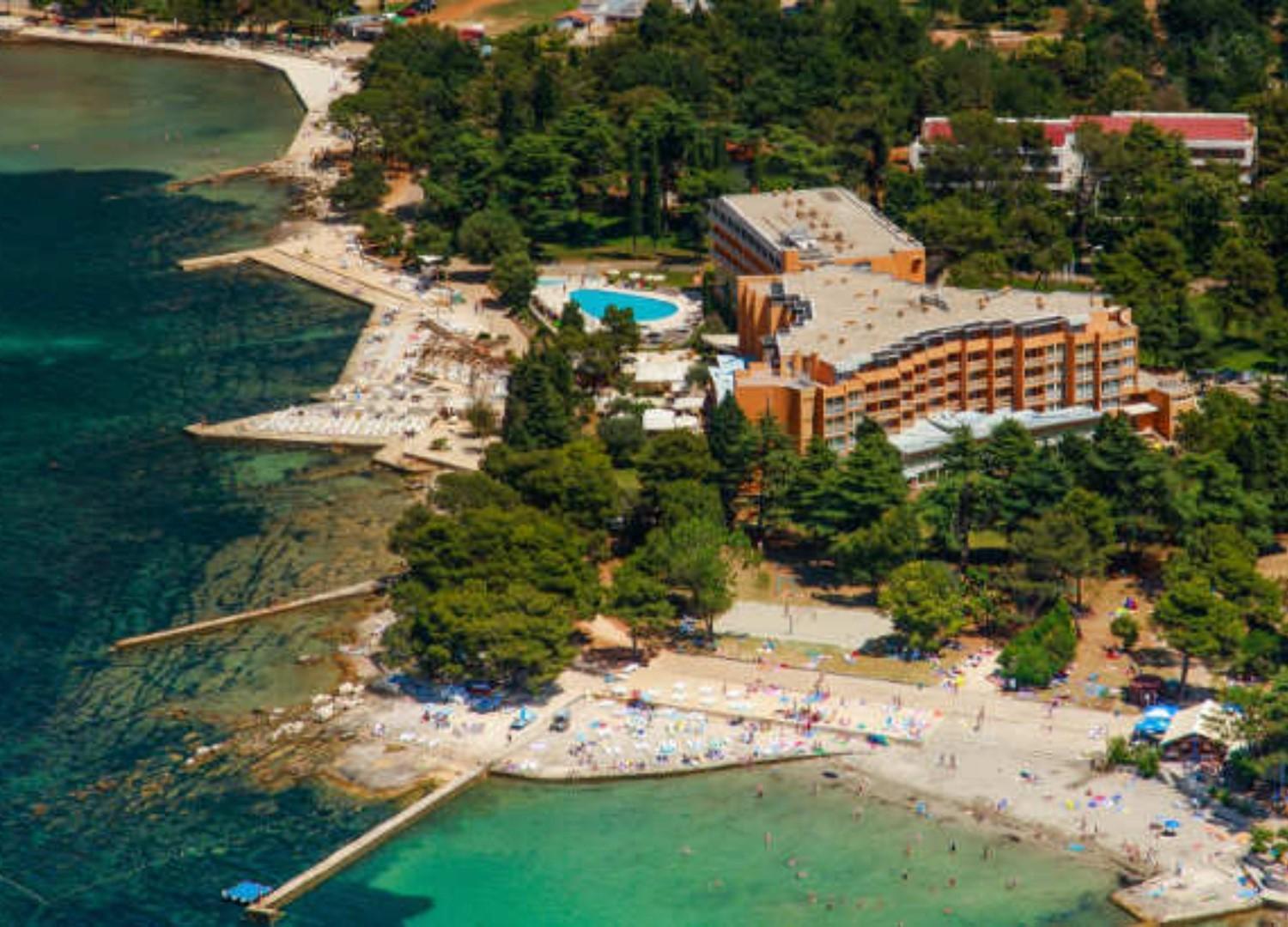 Apartments house Villa Teuta close to the sea