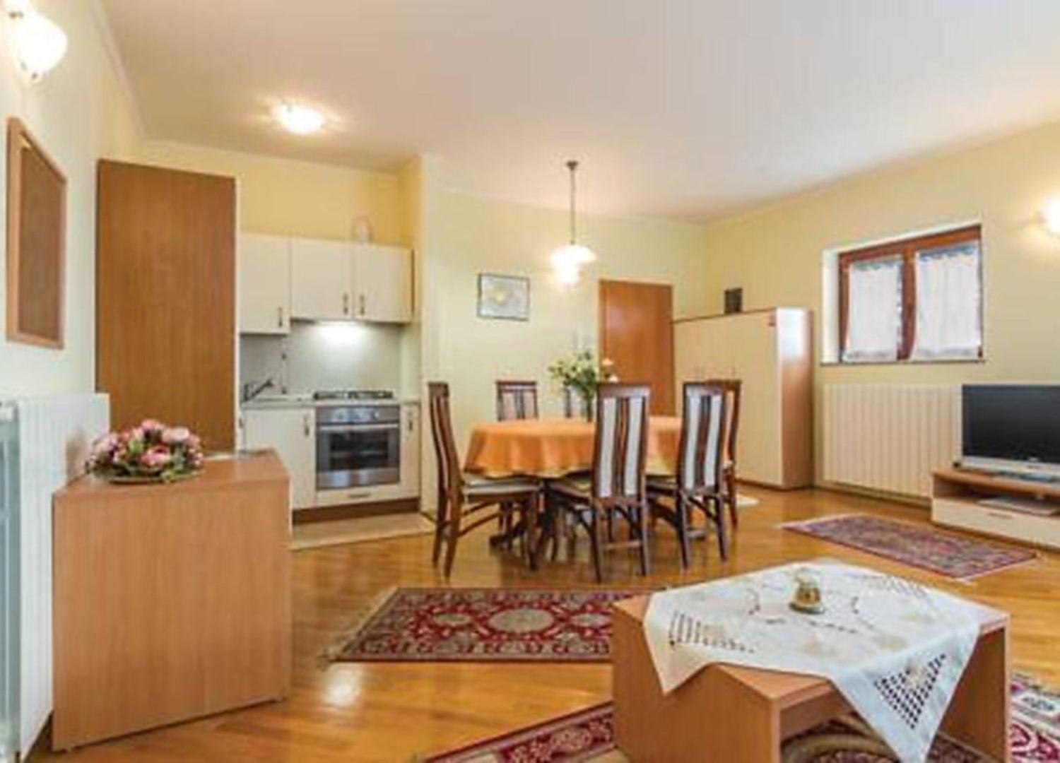 Apartments house Villa Teuta close to the sea