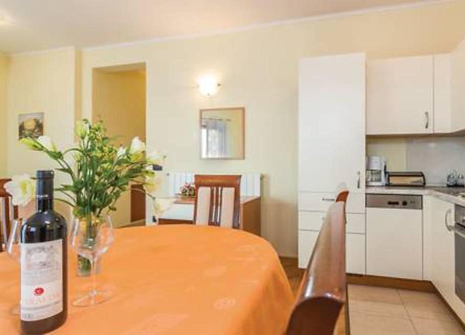 Apartments house Villa Teuta close to the sea
