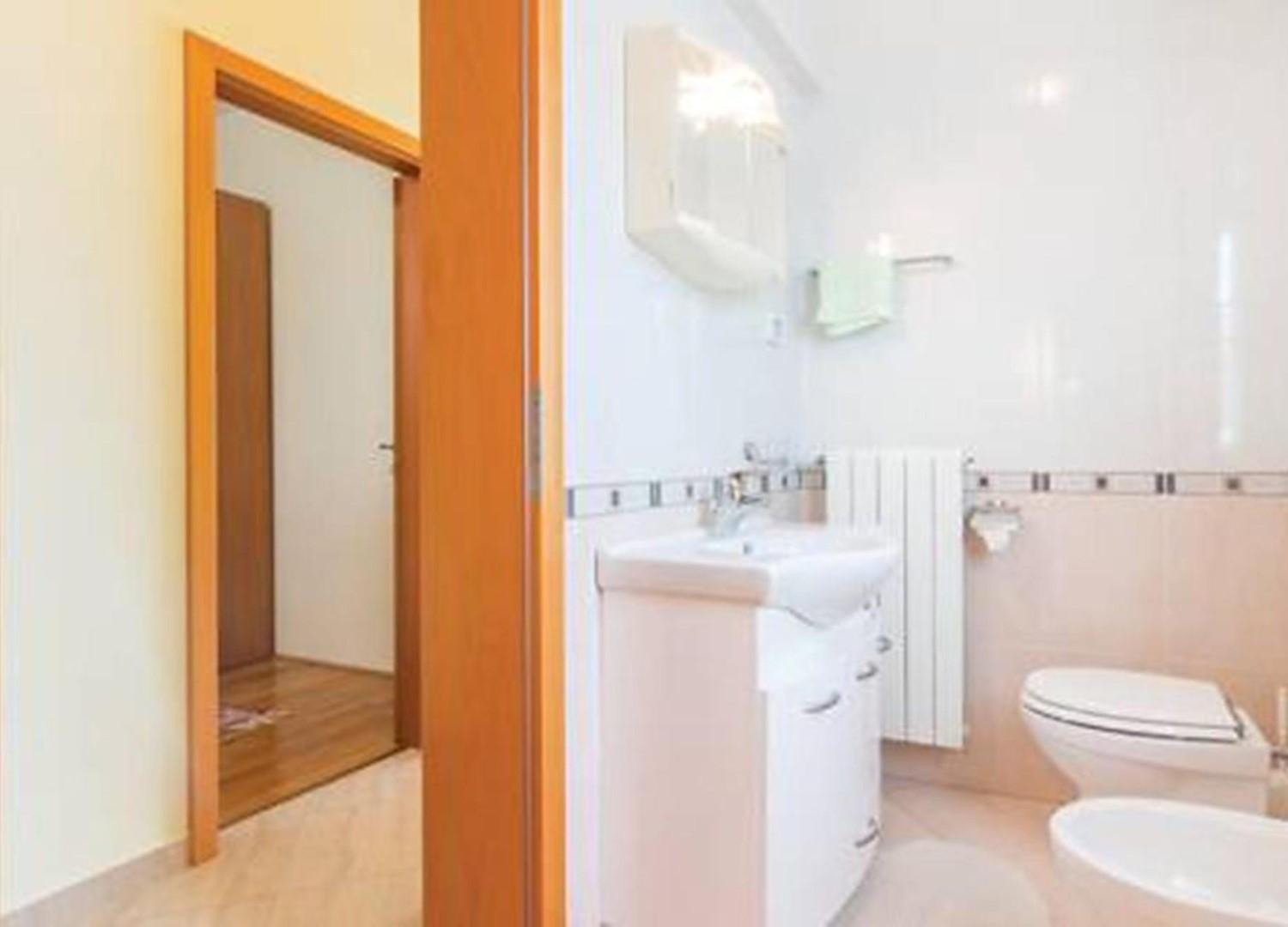 Apartments house Villa Teuta close to the sea