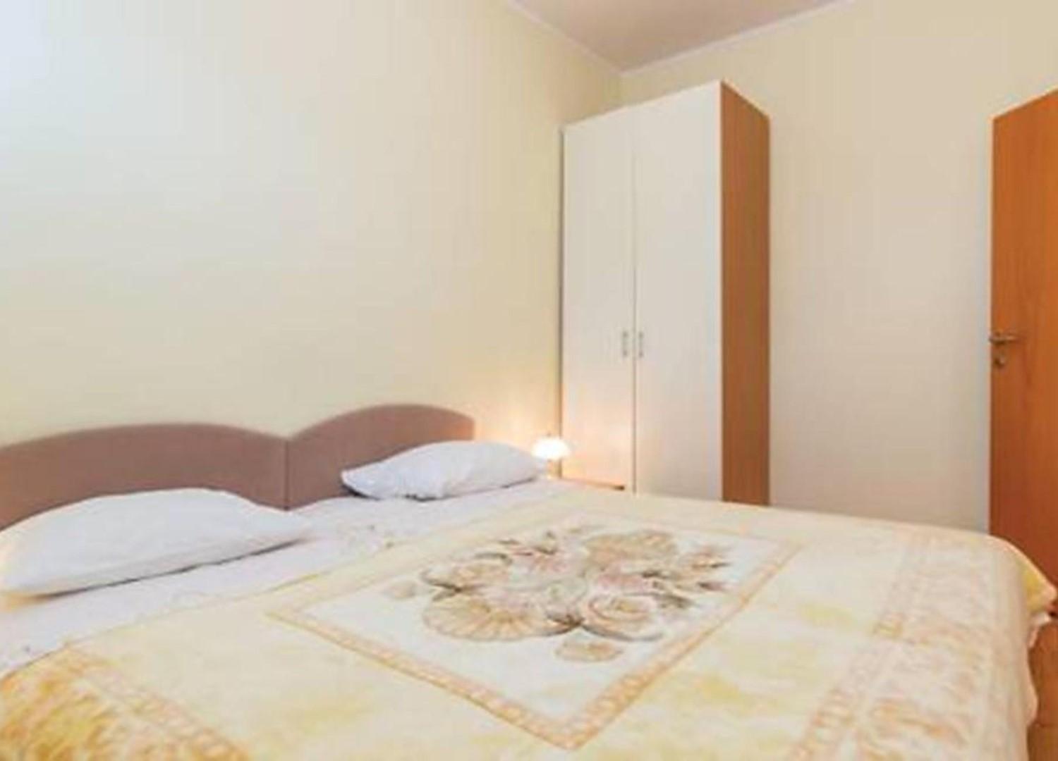 Apartments house Villa Teuta close to the sea