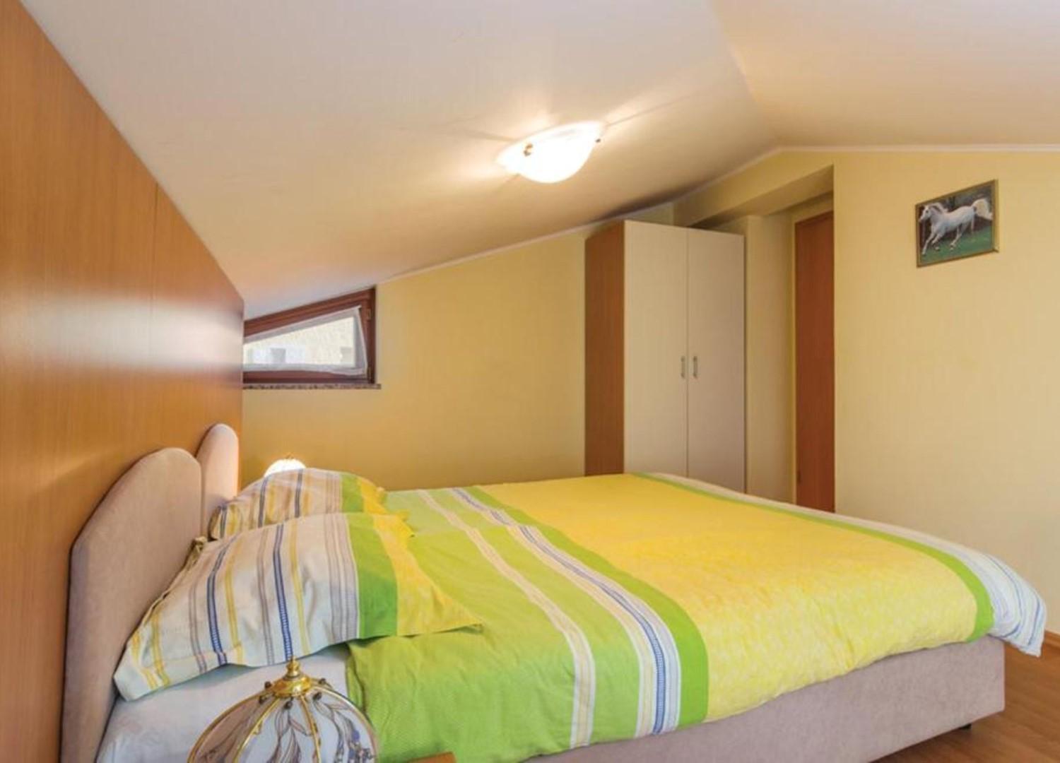 Apartments house Villa Teuta close to the sea