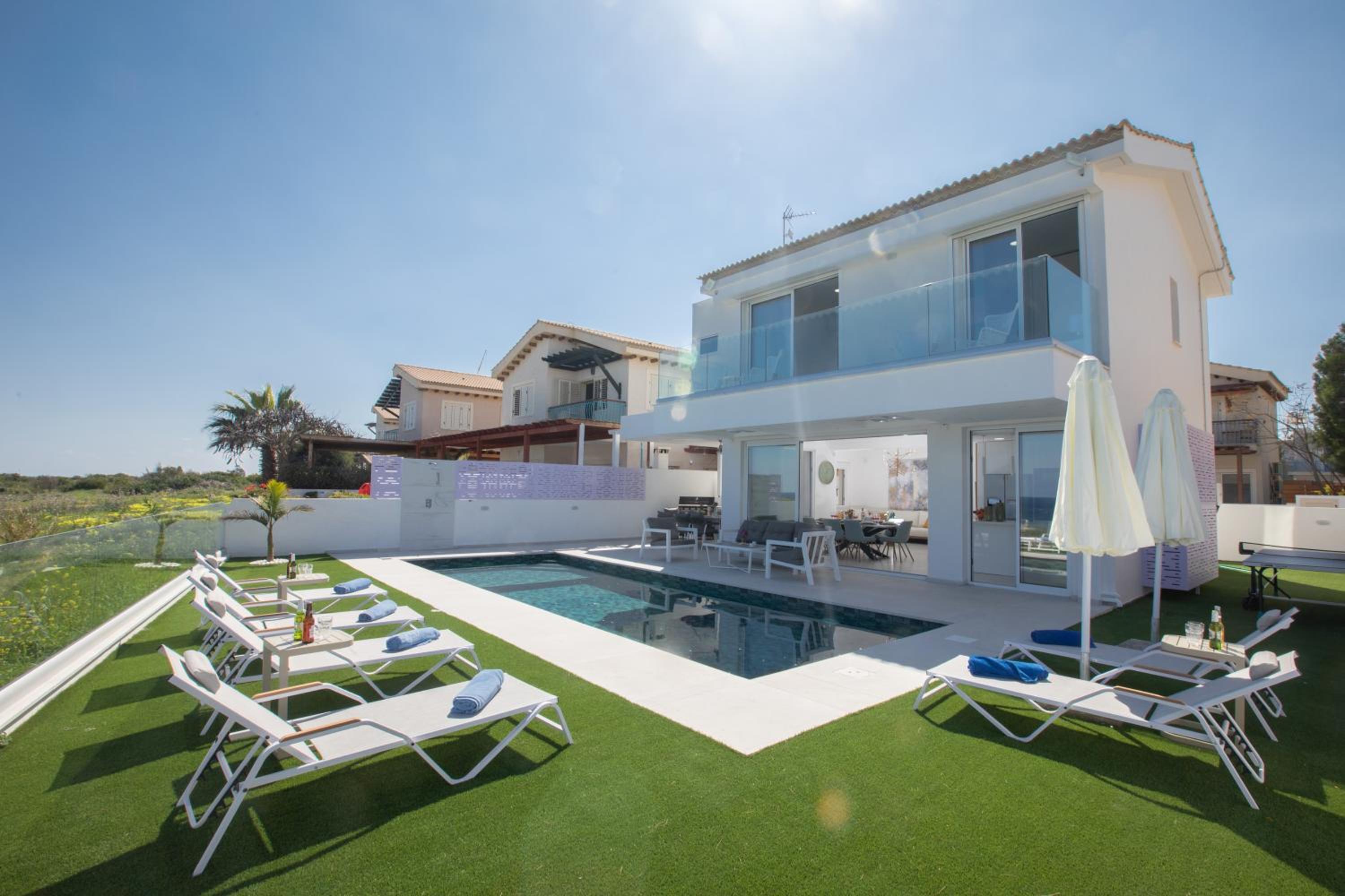 Artizan Seafront Villa 5 view 4