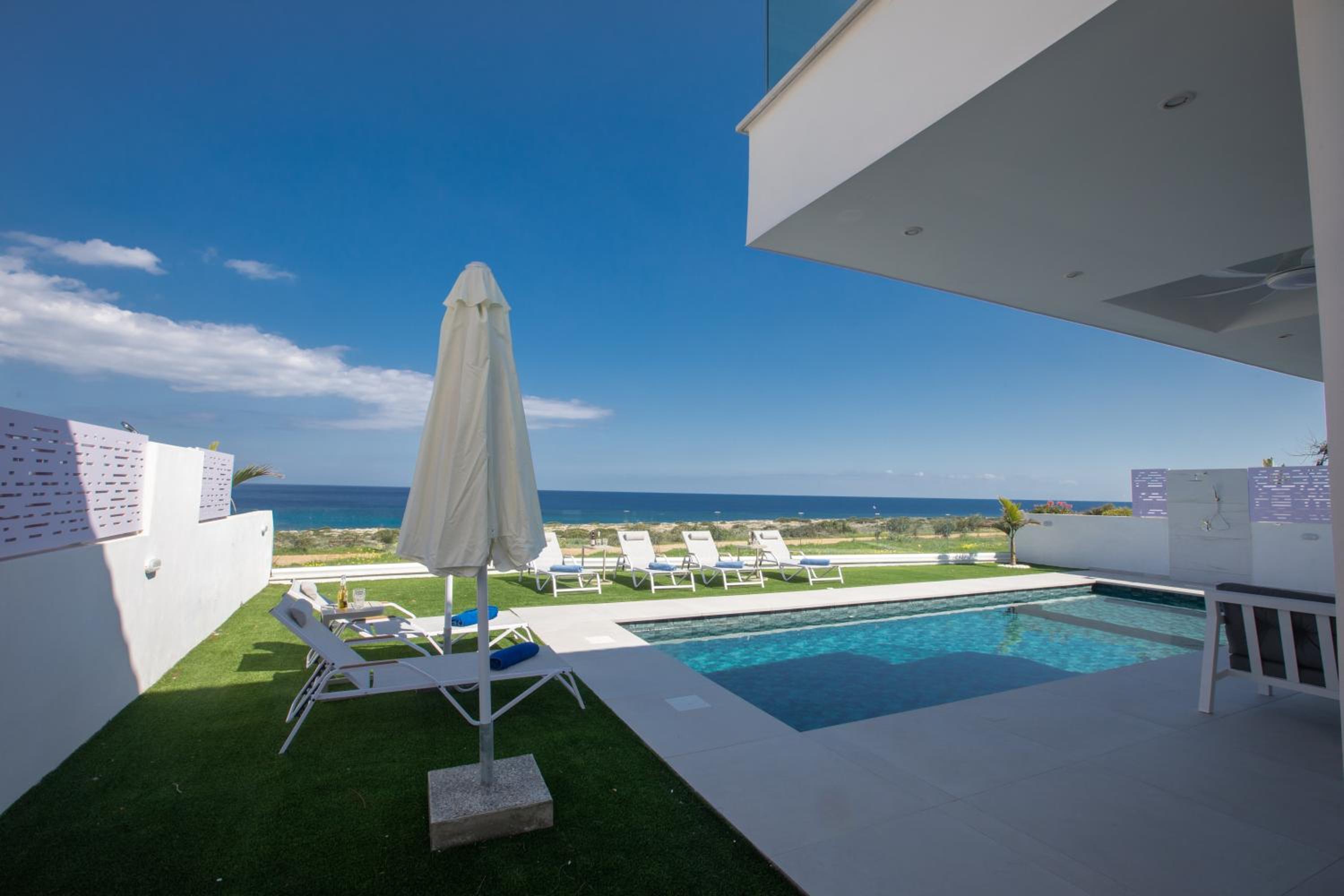 Artizan Seafront Villa 5 view 3