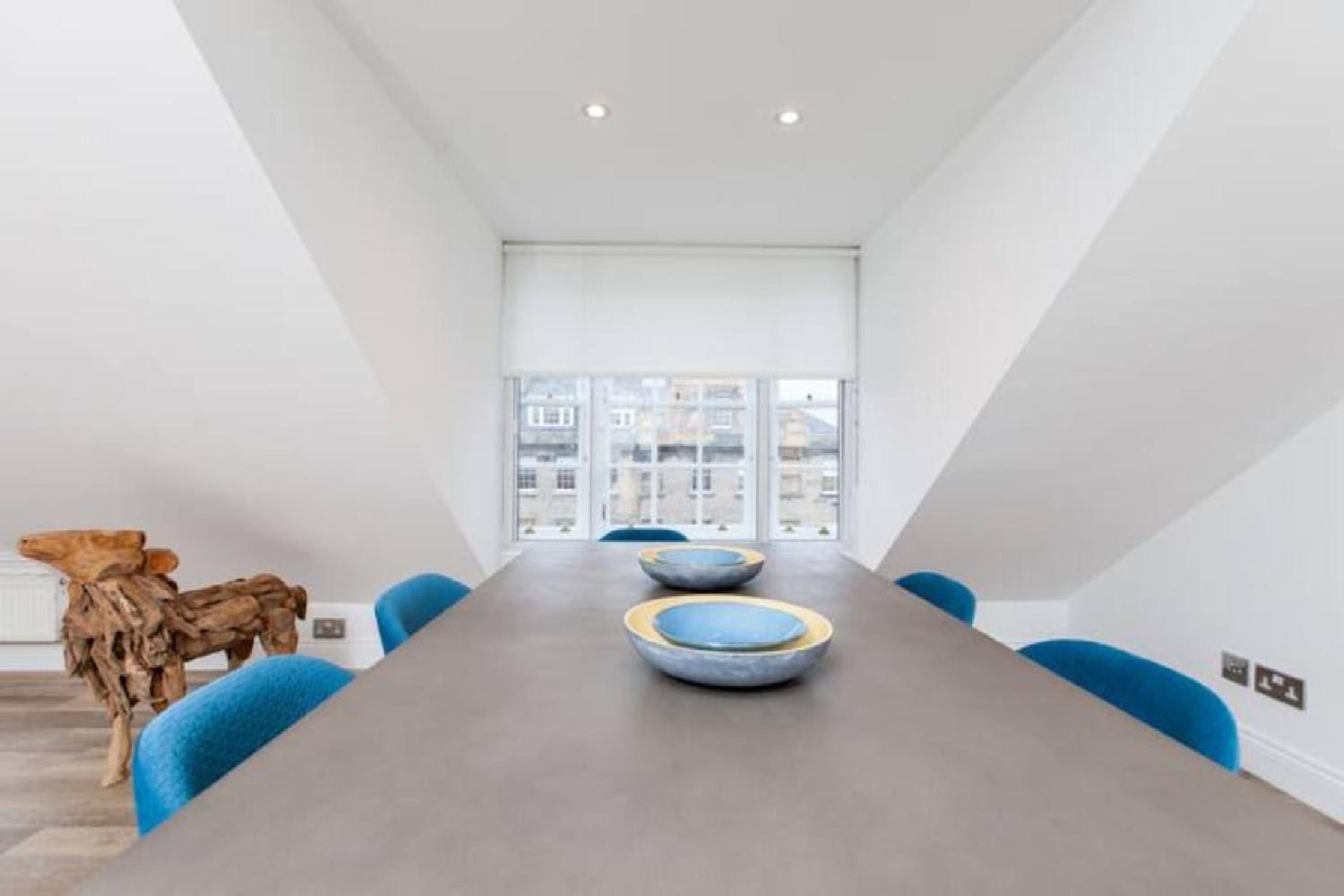 Edinburgh Deluxe Duplex with Garage view 5