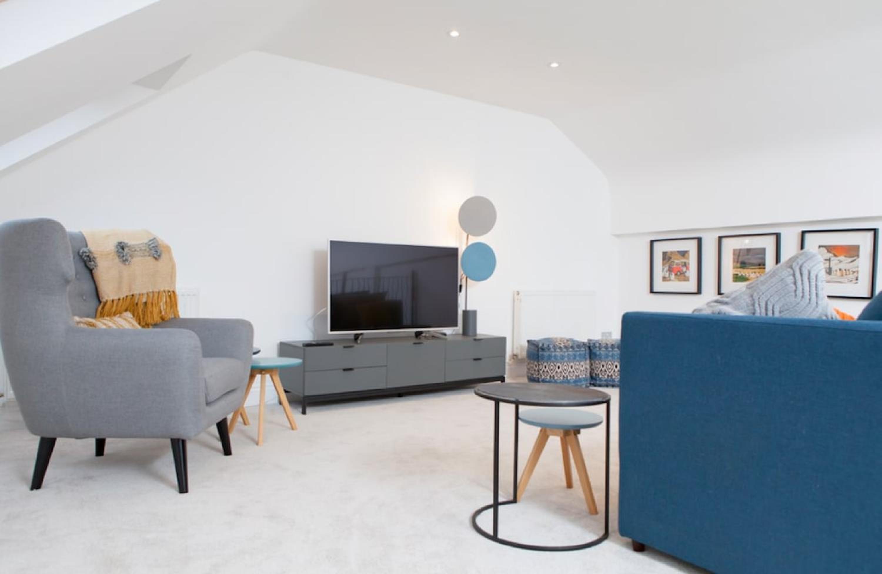 Edinburgh Deluxe Duplex with Garage view 2