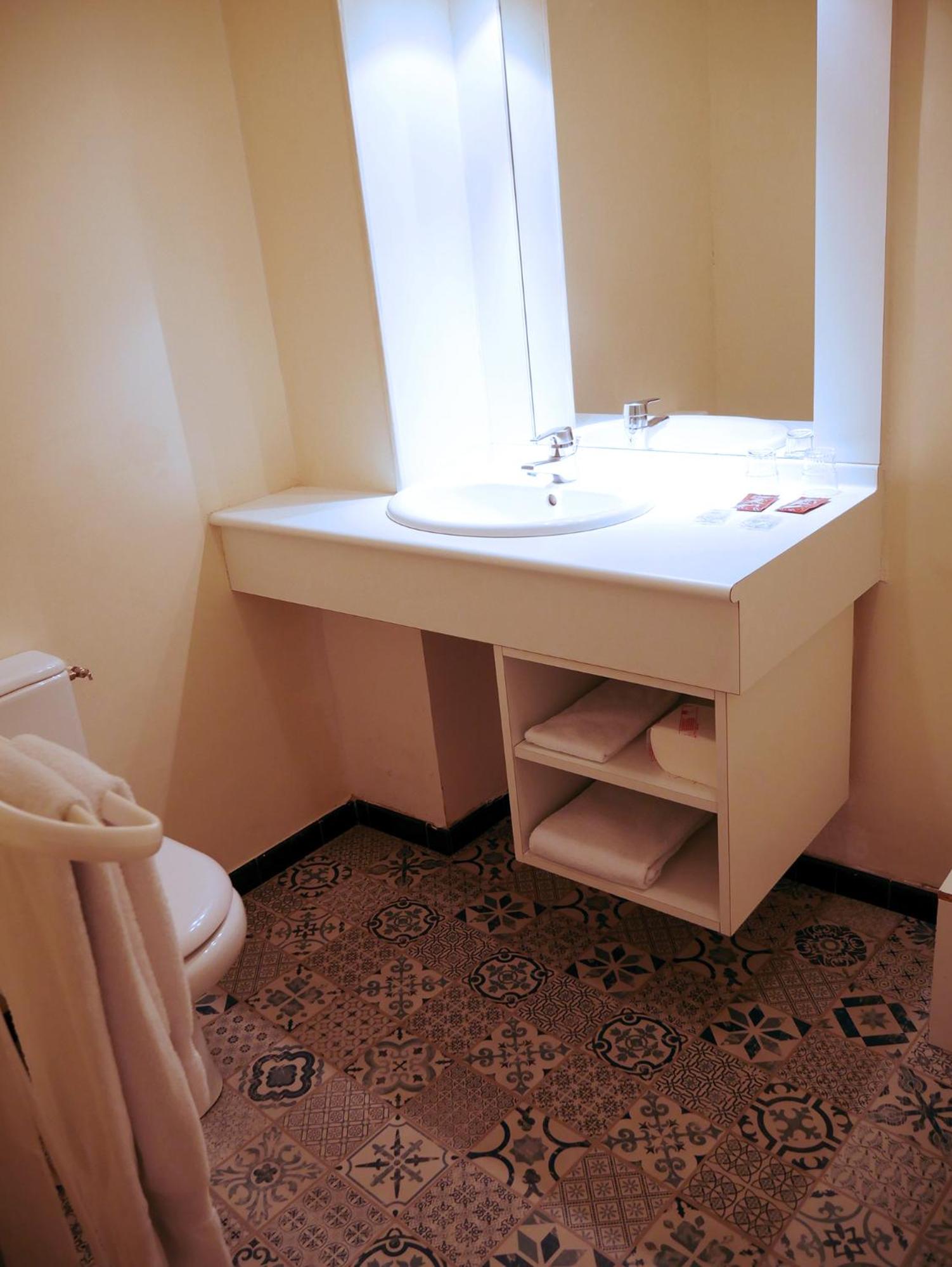 Chalon-Sur-Saone Vacations - Hotel Saint Jean - Property Image 3