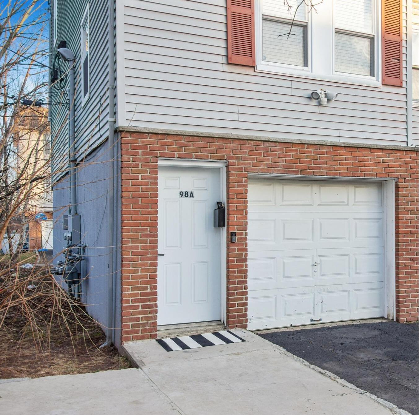 Hillyer Manor - Comfy Townhouse In Great Location! Pet Friendly!! townhouse view 4