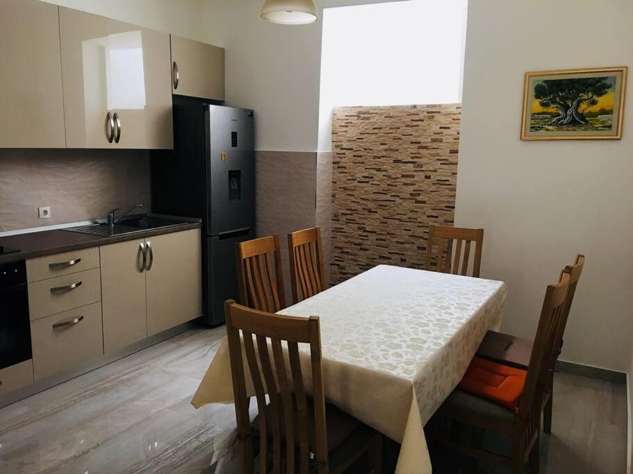 Apartment Kate, 3 - Bedroom (4+2), Large Terrace