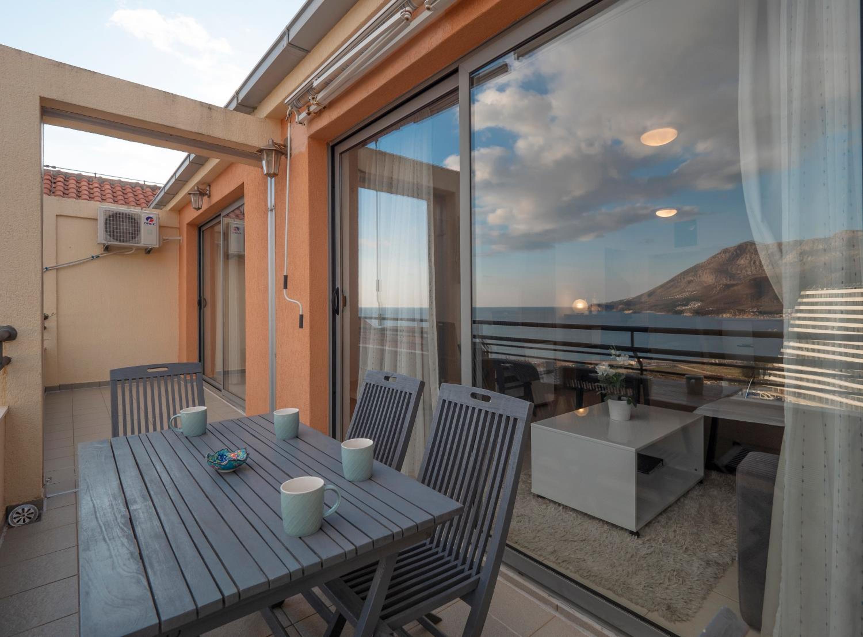 Sea view Two bedroom Family Apartment with pool - Sunset Ivanovići view 4