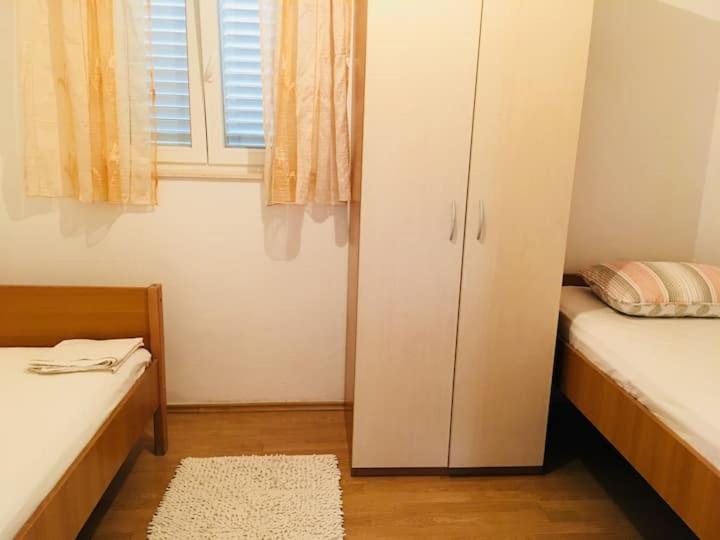 Apartment Kate, 3 - Bedroom (4+2), Large Terrace