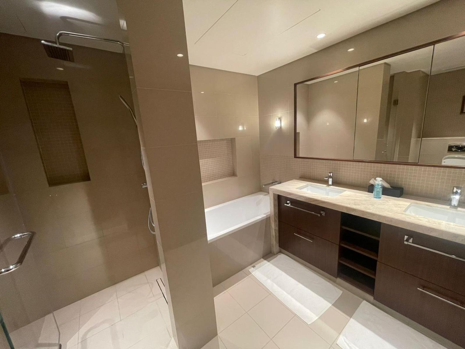 Burj Khalifa view, 3 Bedroom Apartment in Boulevard Point, Connected to Dubai Mall