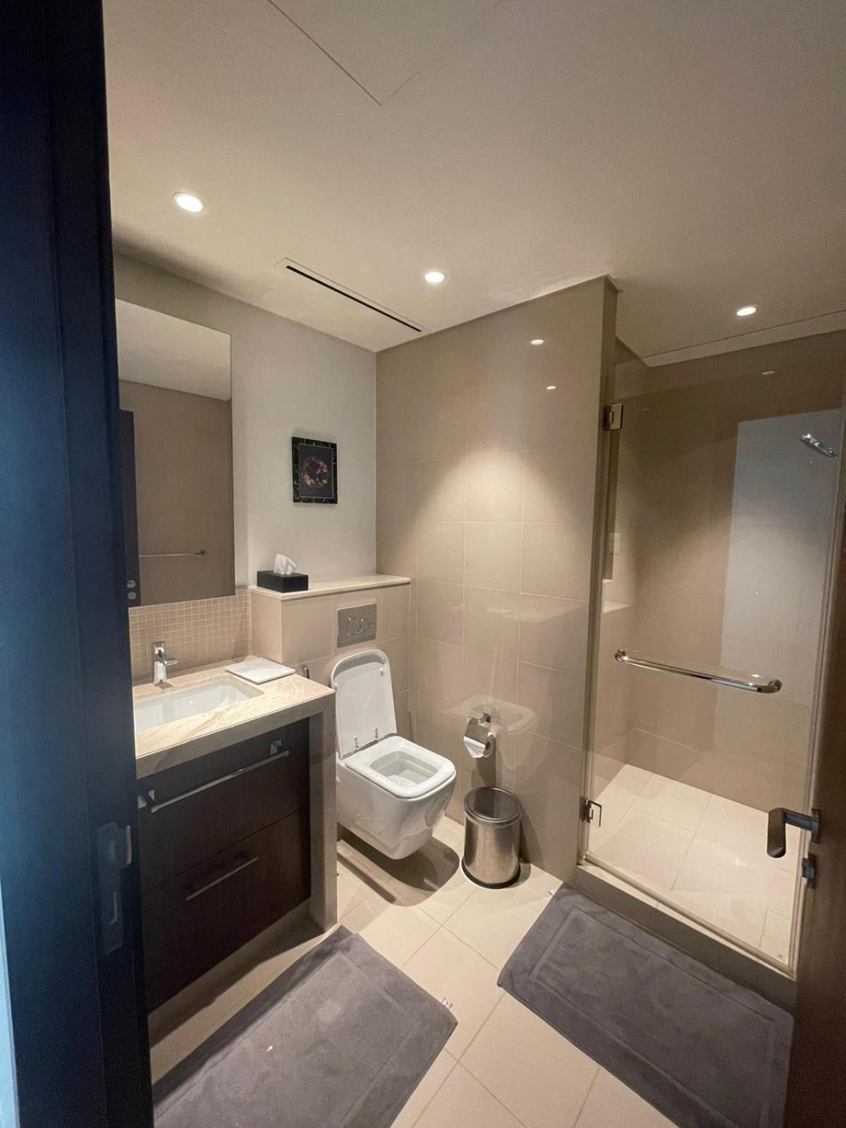 Burj Khalifa view, 3 Bedroom Apartment in Boulevard Point, Connected to Dubai Mall