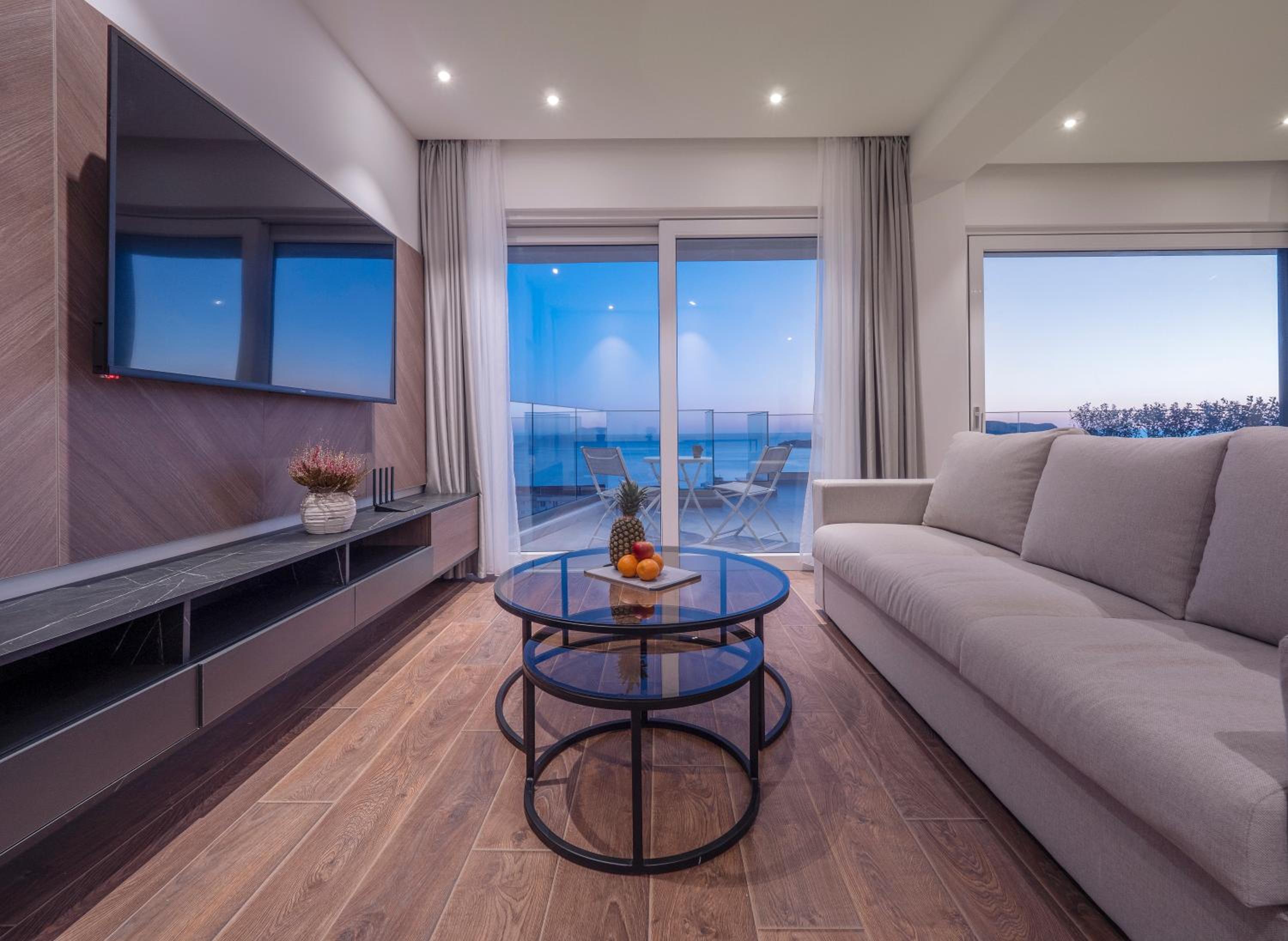 Horizon Two bedroom Penthouse with Hot tub view 3