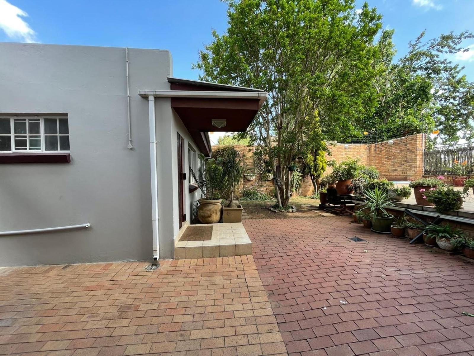 Cottage, close to UJ, Milpark, Wits