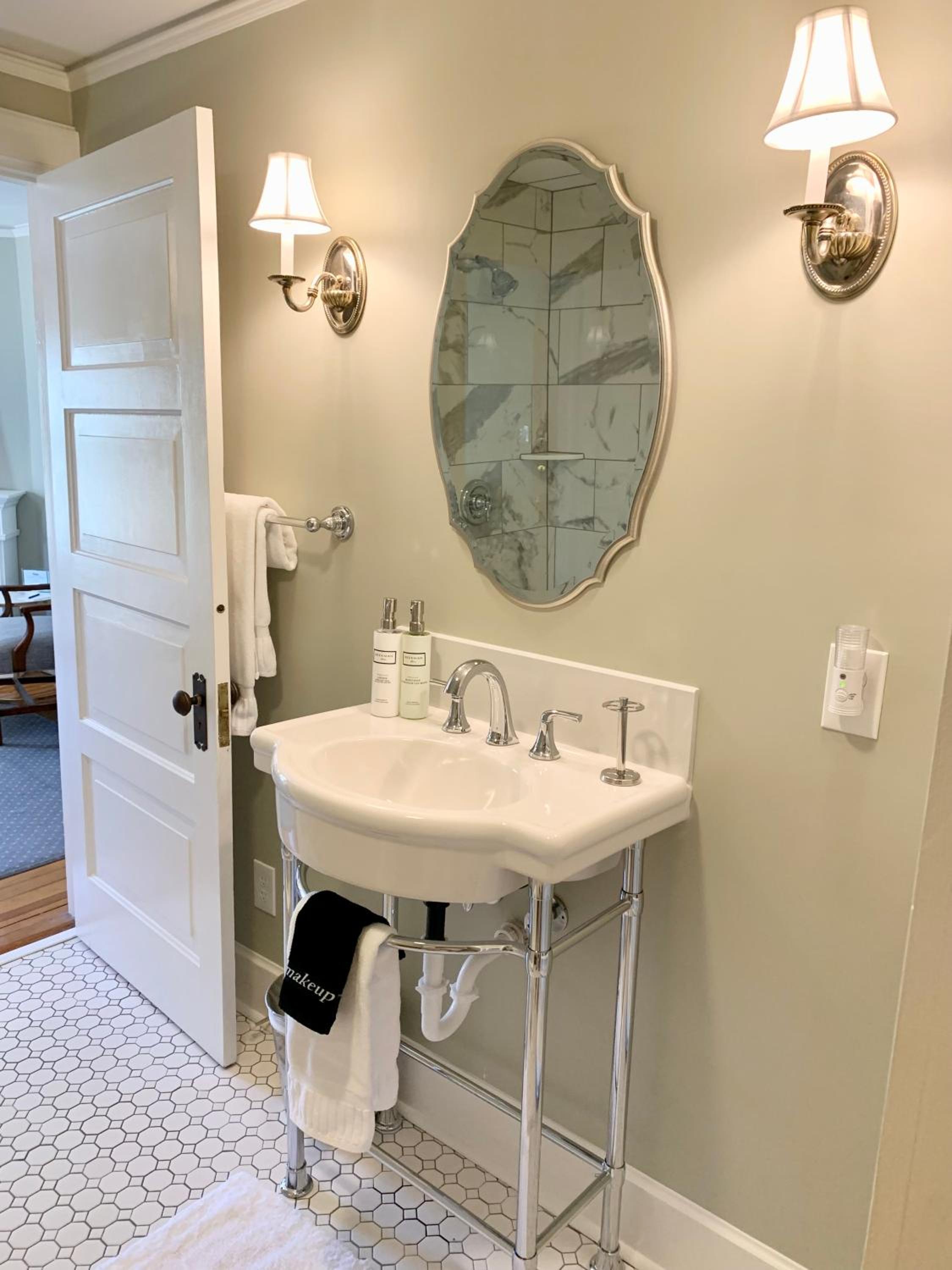 Pinecrest Bed & Breakfast