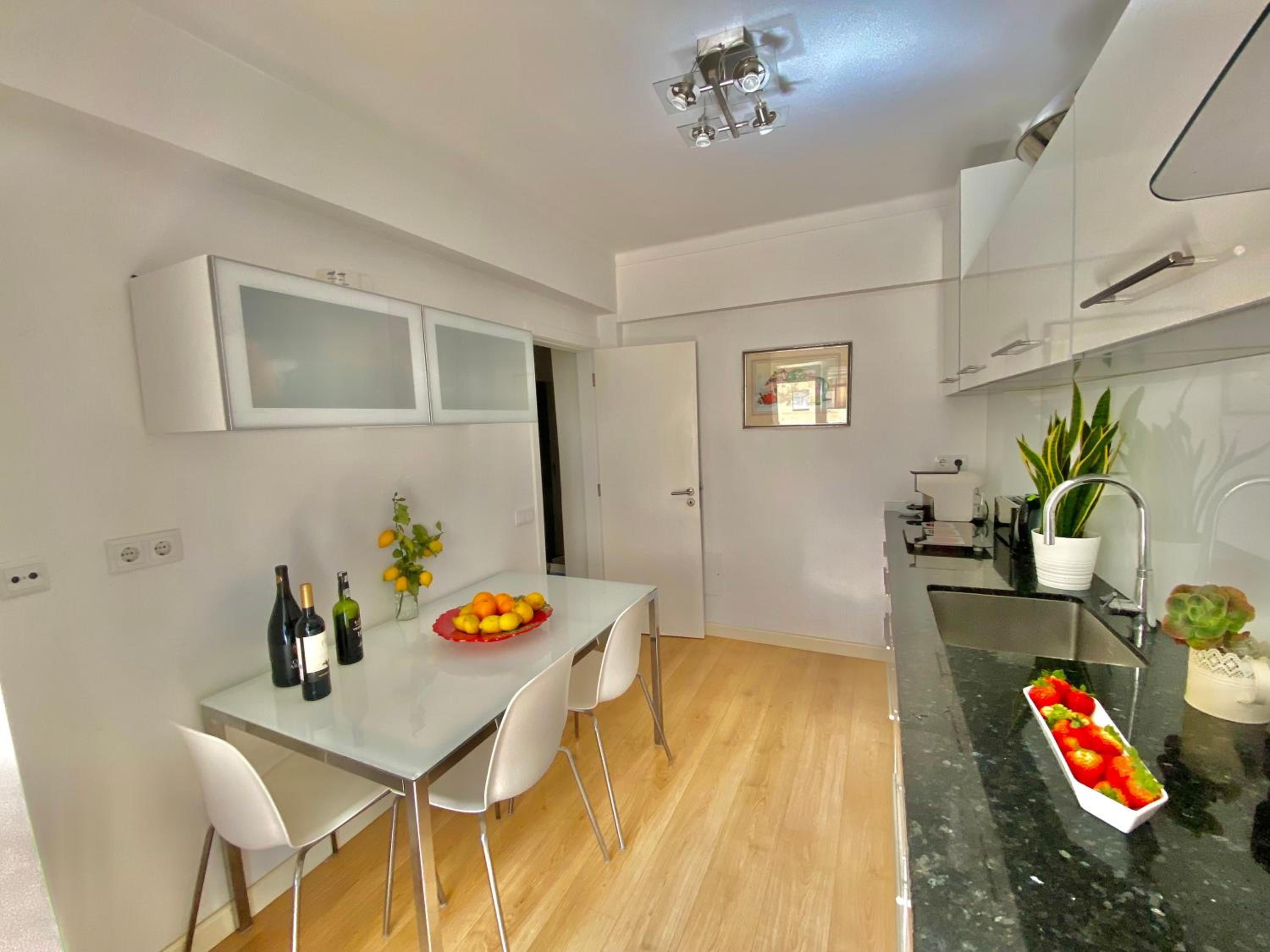 Cosy Avenida Apartment view 3