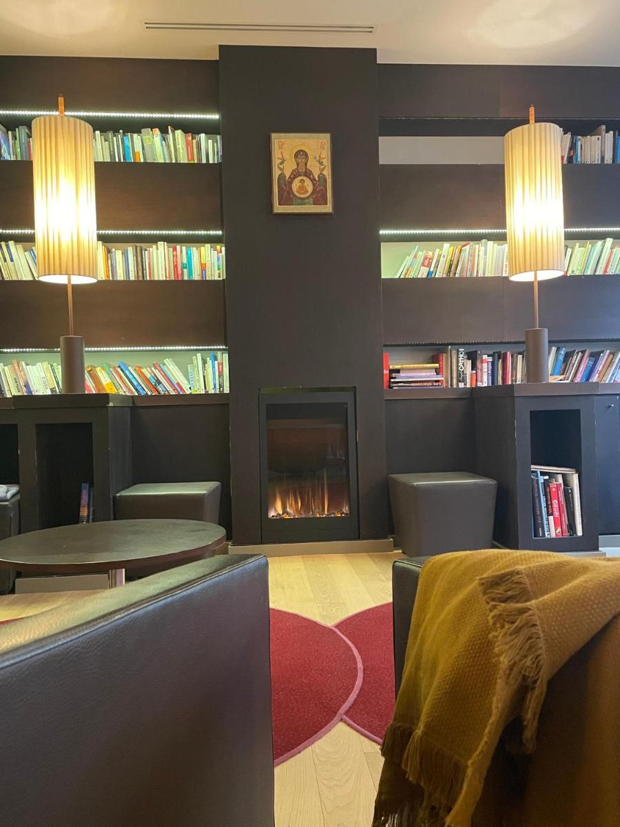 Adveniat Paris