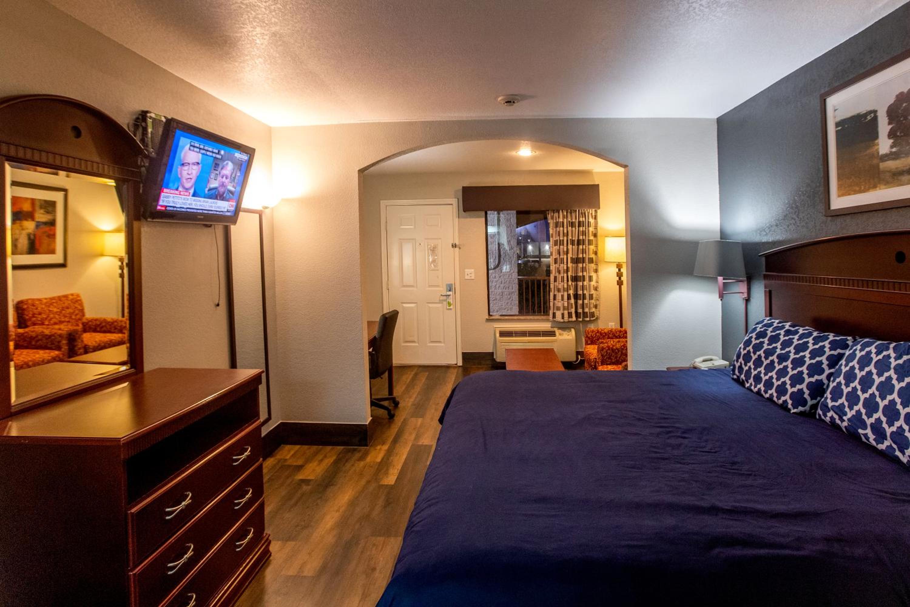 Magnolia Inn and Suites