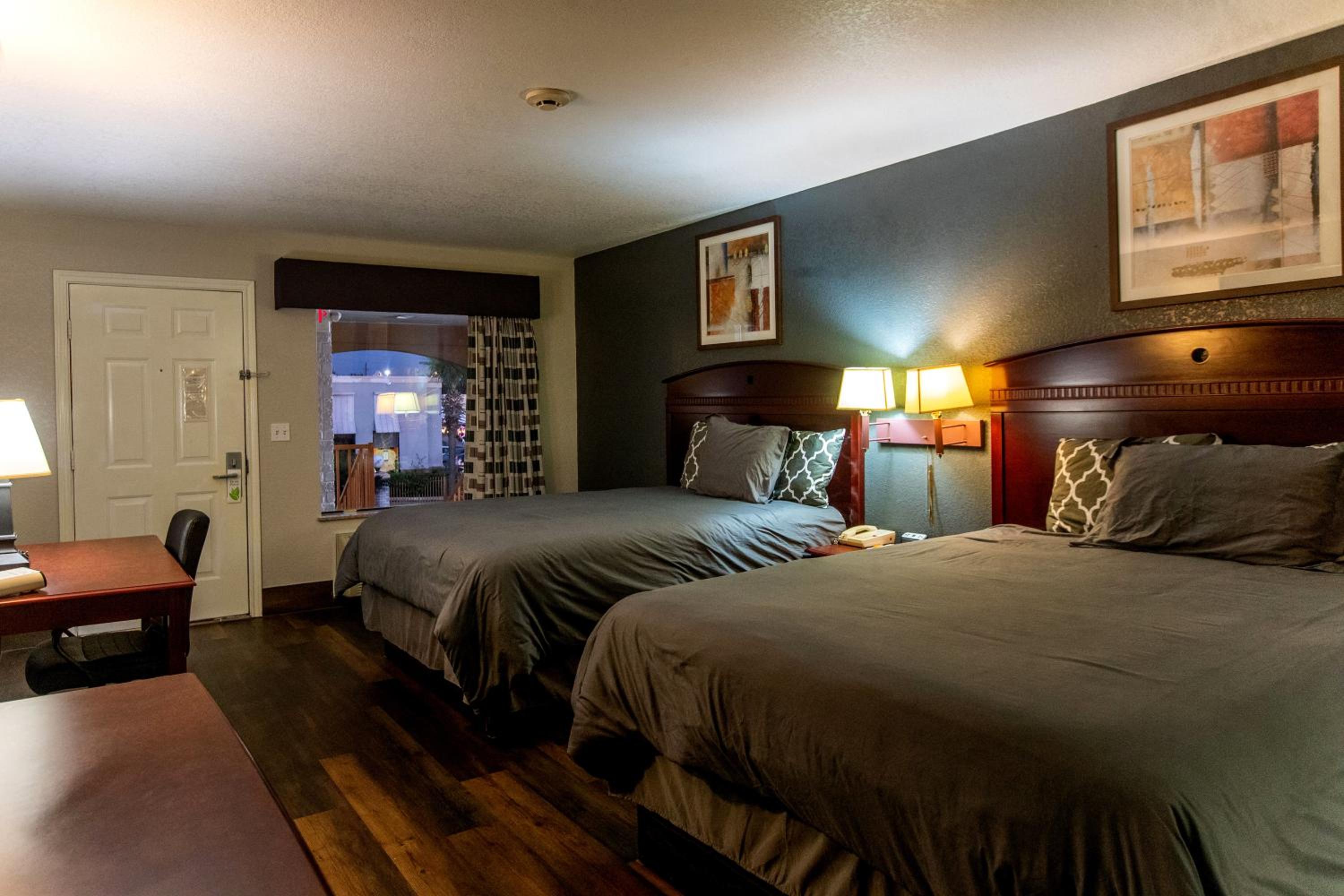 Magnolia Inn and Suites