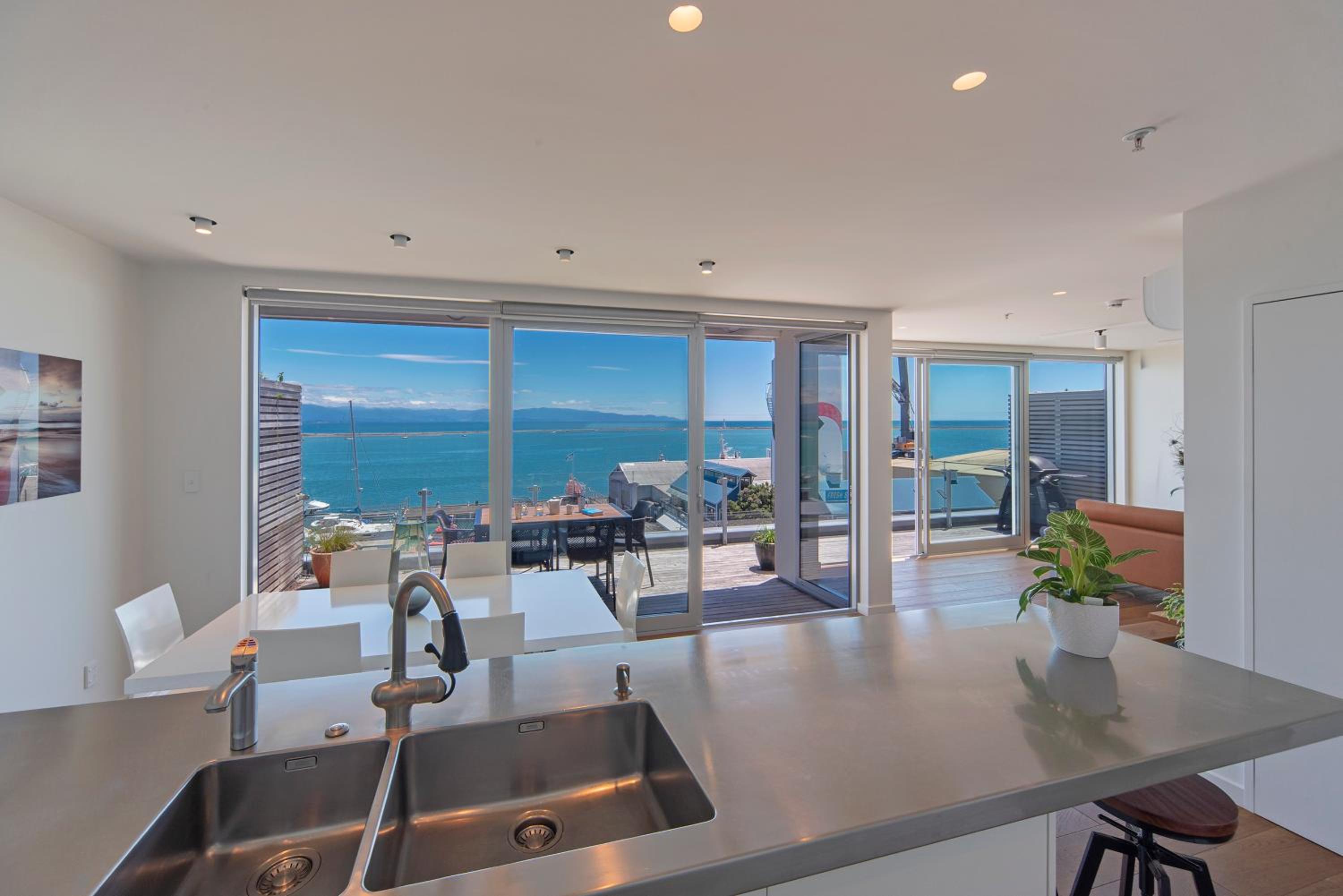 Penthouse 37 - Nelson Waterfront Apartment view 5