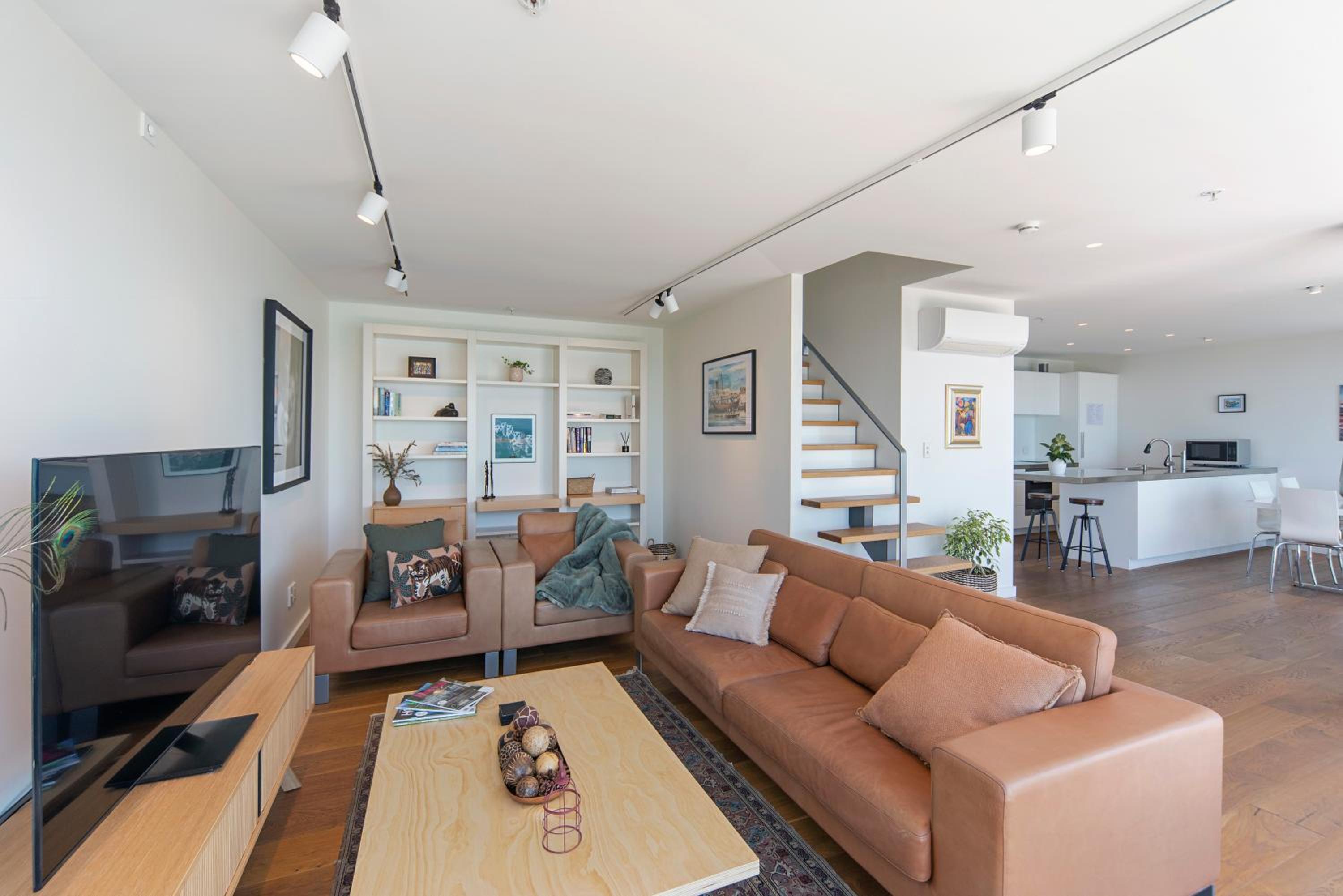 Penthouse 37 - Nelson Waterfront Apartment view 4
