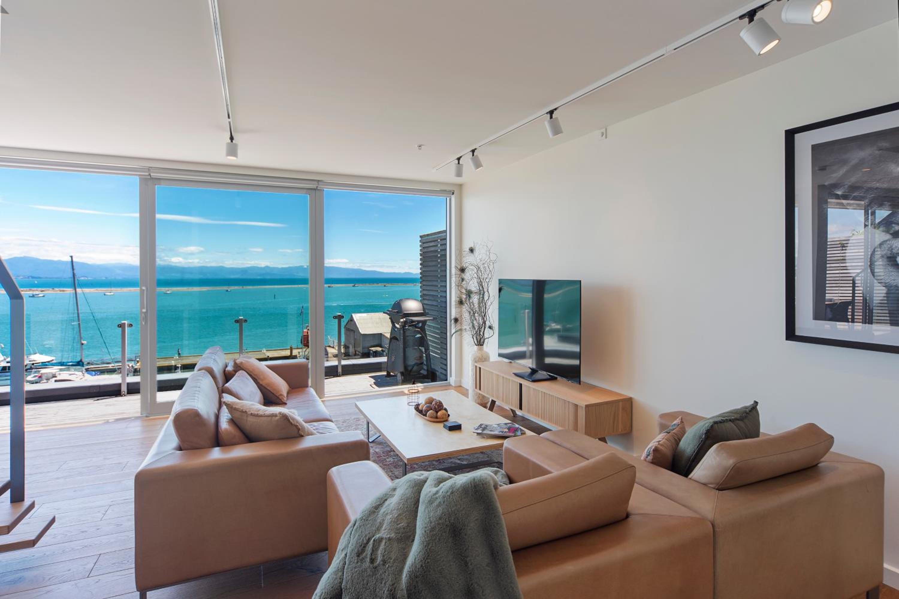 Penthouse 37 - Nelson Waterfront Apartment view 2