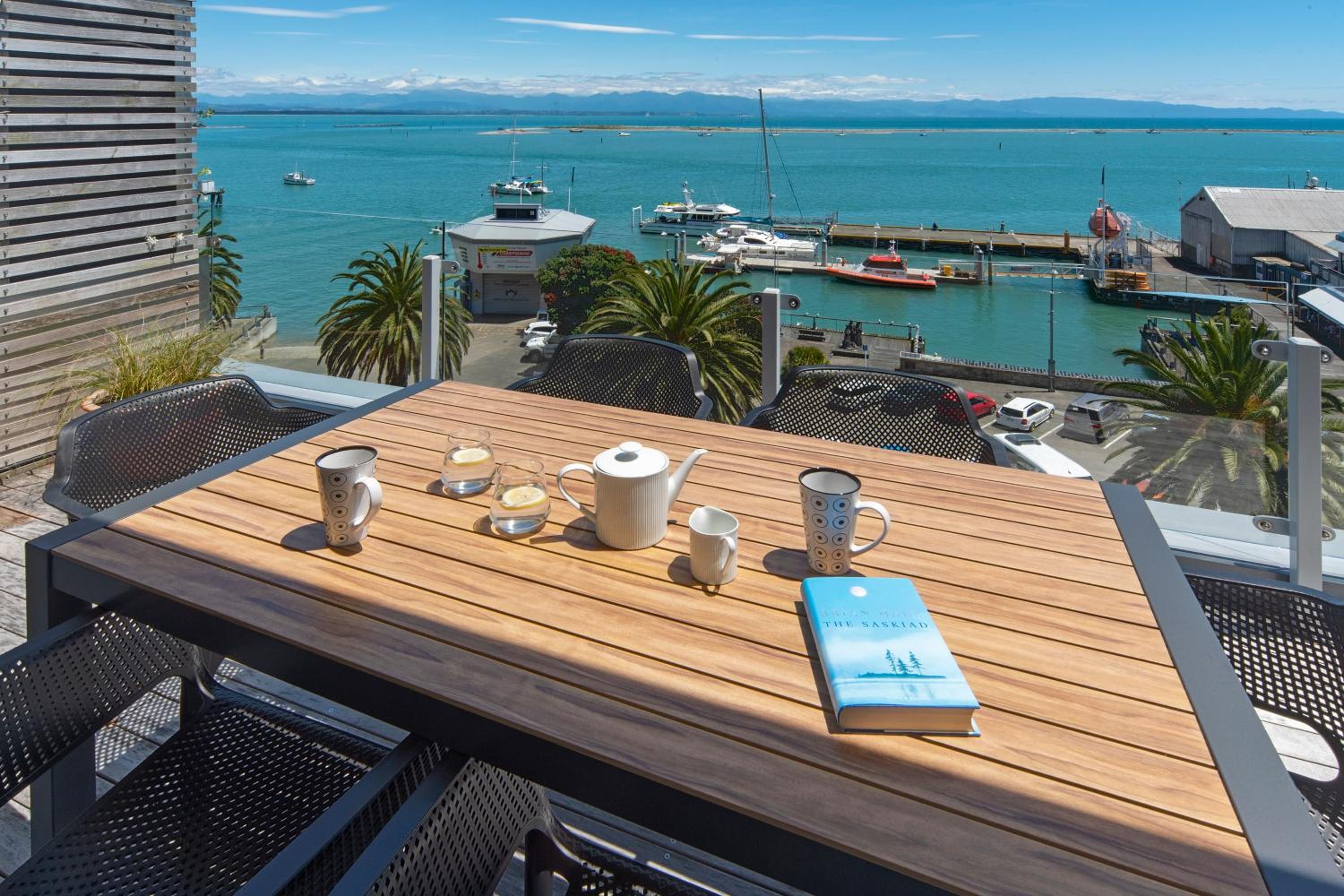 Penthouse 37 - Nelson Waterfront Apartment view 3