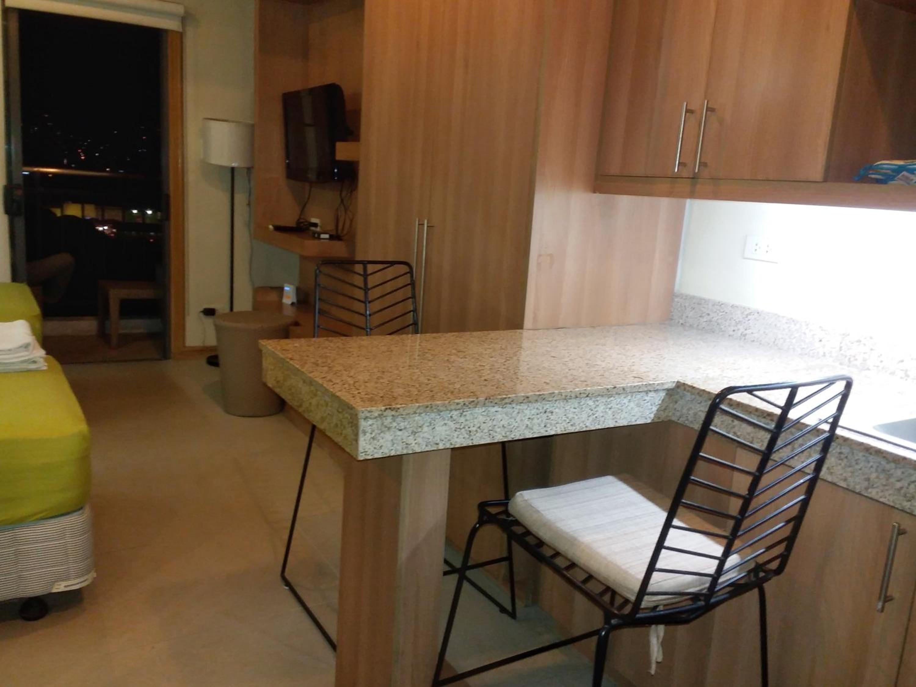 Cebu City Suites Ramos Tower by P&J