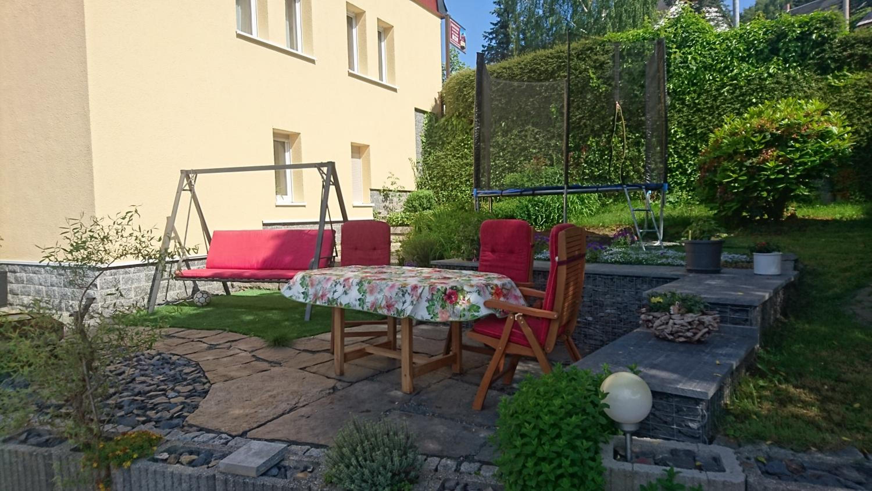 Ferienwohnung mit Garten und Spielplatz