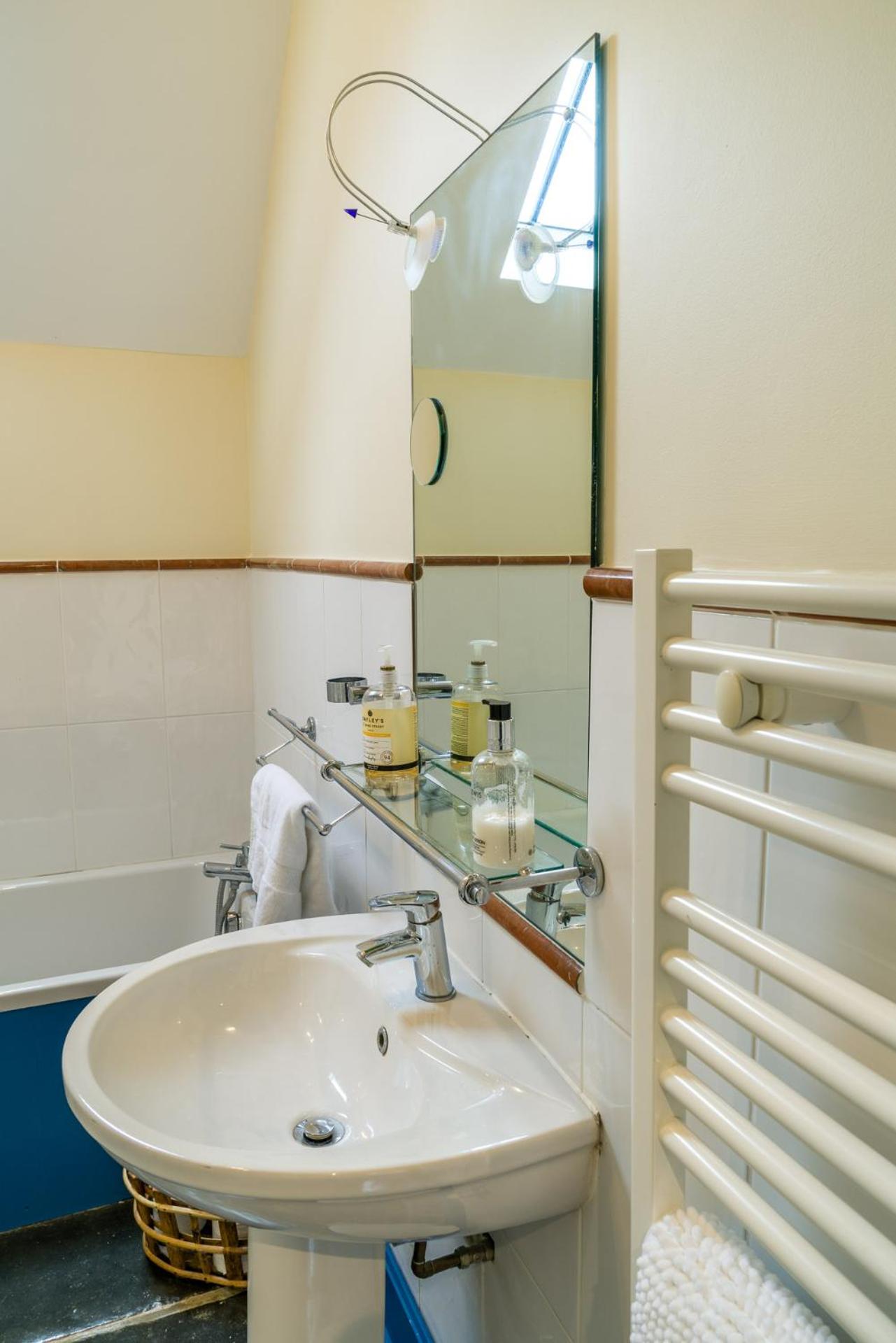 Idyllic Suite at Lower Fields Farm, photo 15