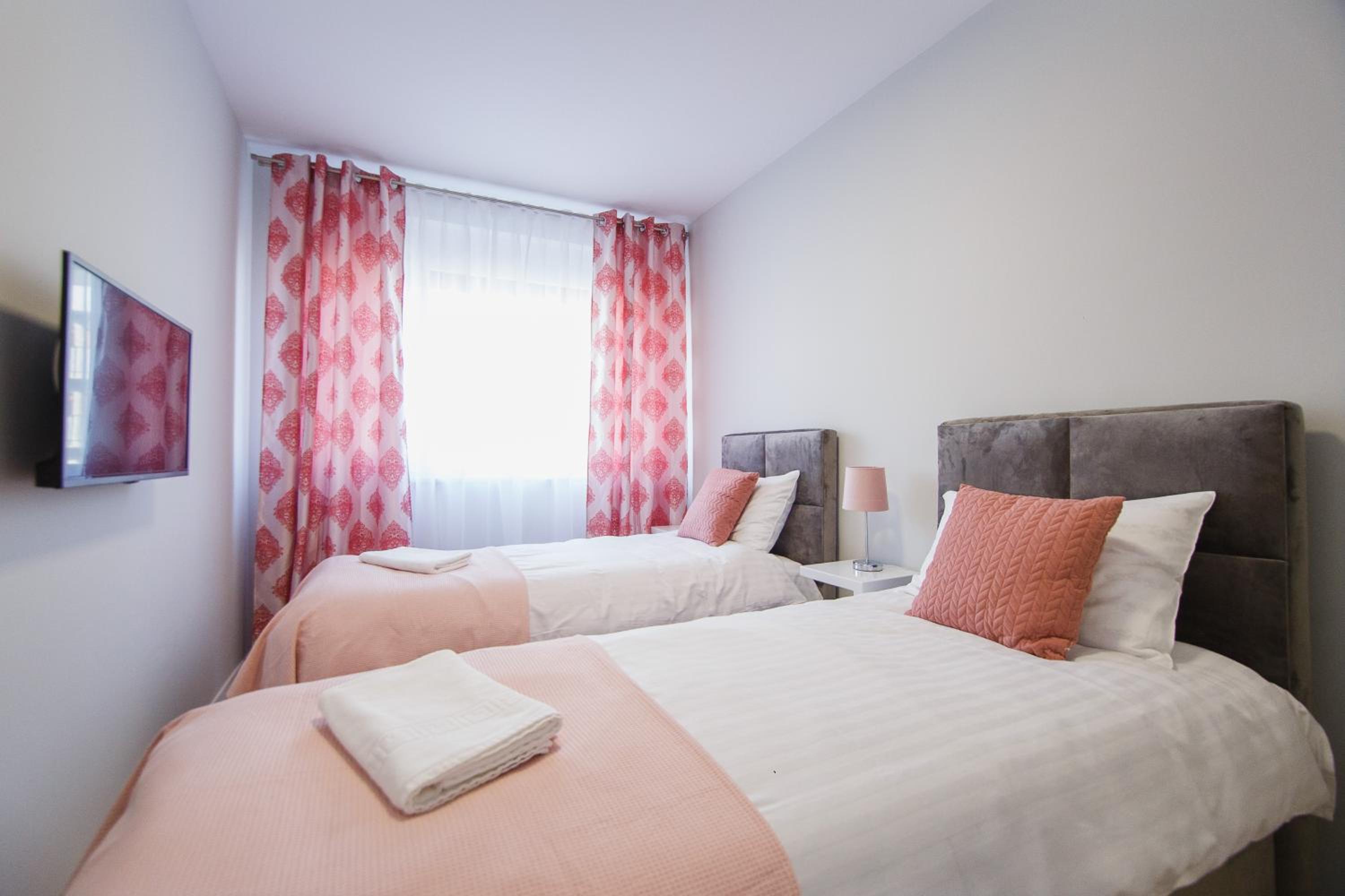 Retreat to a Stylish Home at West Residence view 4