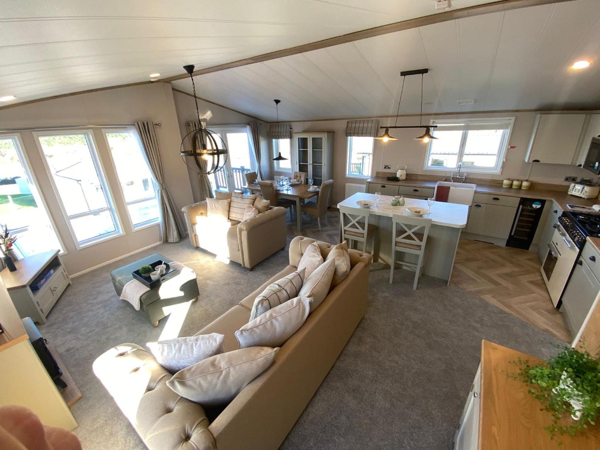 Daphne's Lodge view 4
