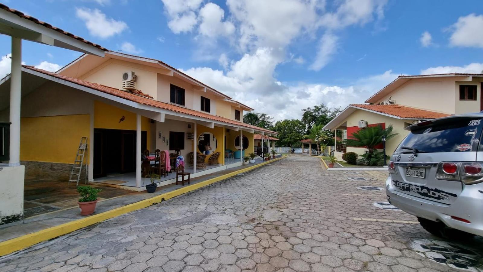 CASA DUPLEX em CONDOMÍNIO à beira do RIO PREGUIÇAS
